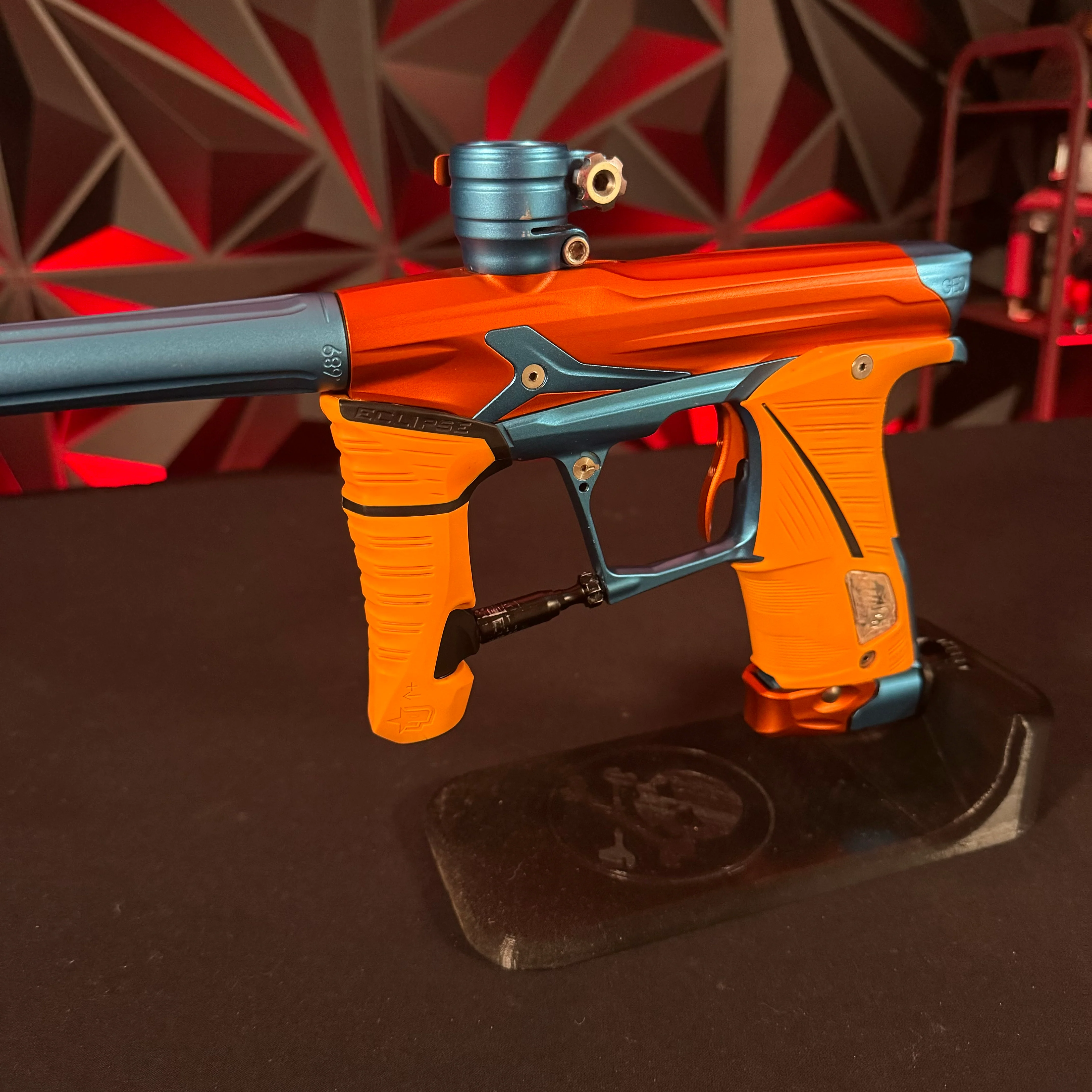 Used Planet Eclipse Geo 3.5 Paintball Gun - Orange/Blue - Image 5