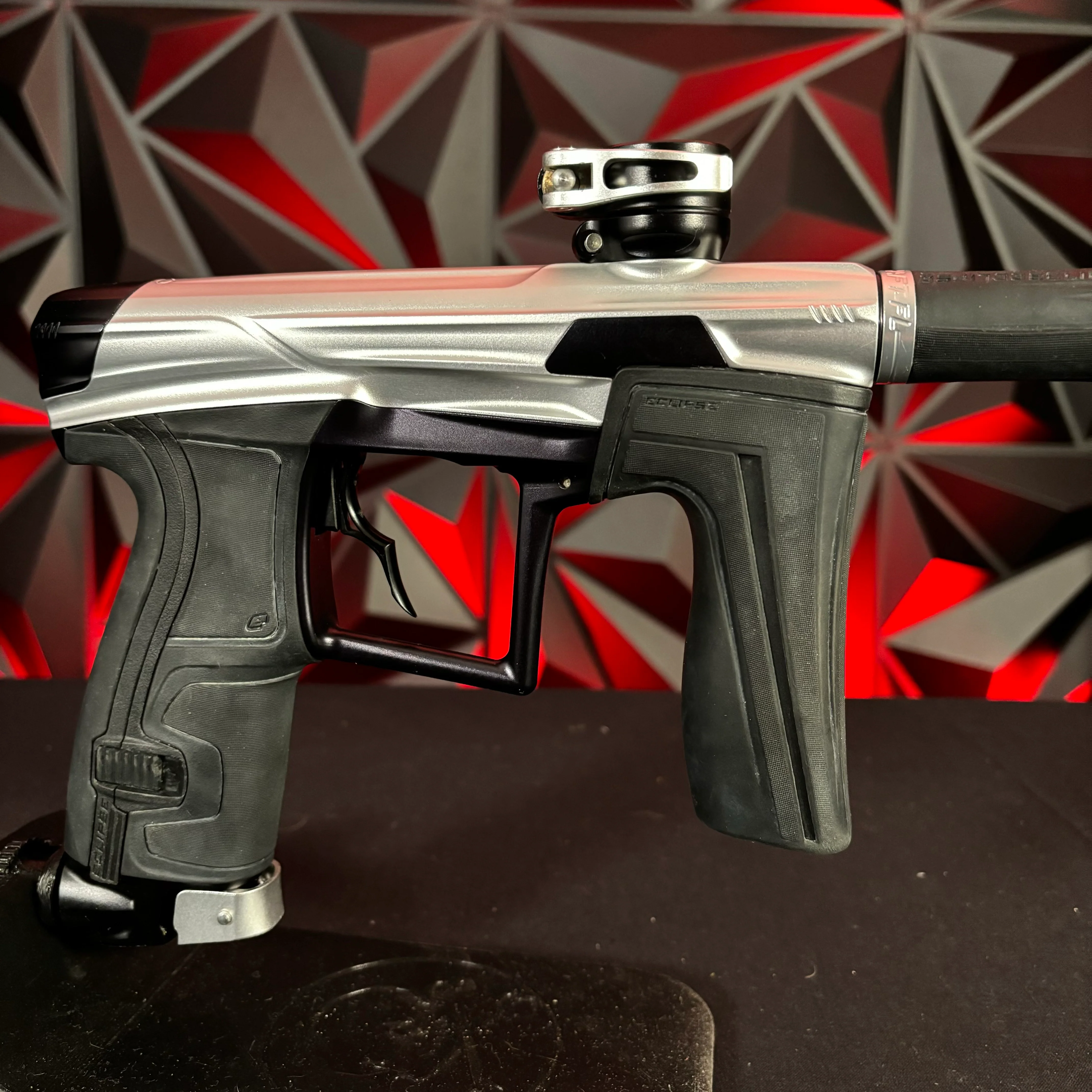 Used Planet Eclipse Geo 4 Paintball Gun - Silver/Black - Image 3