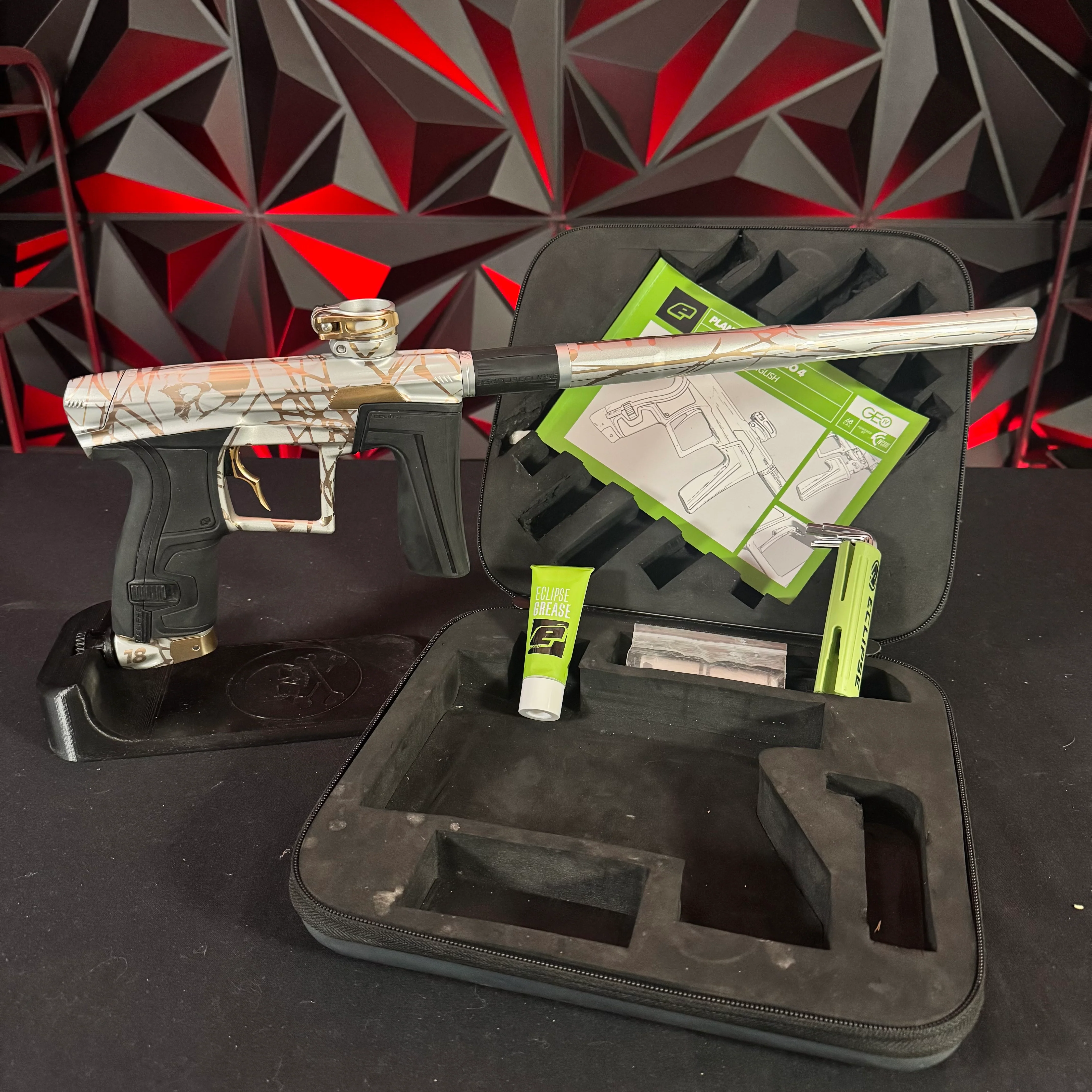 Used Planet Eclipse Geo 4 Paintball Gun - White/Gold Infamous Skull Splash
