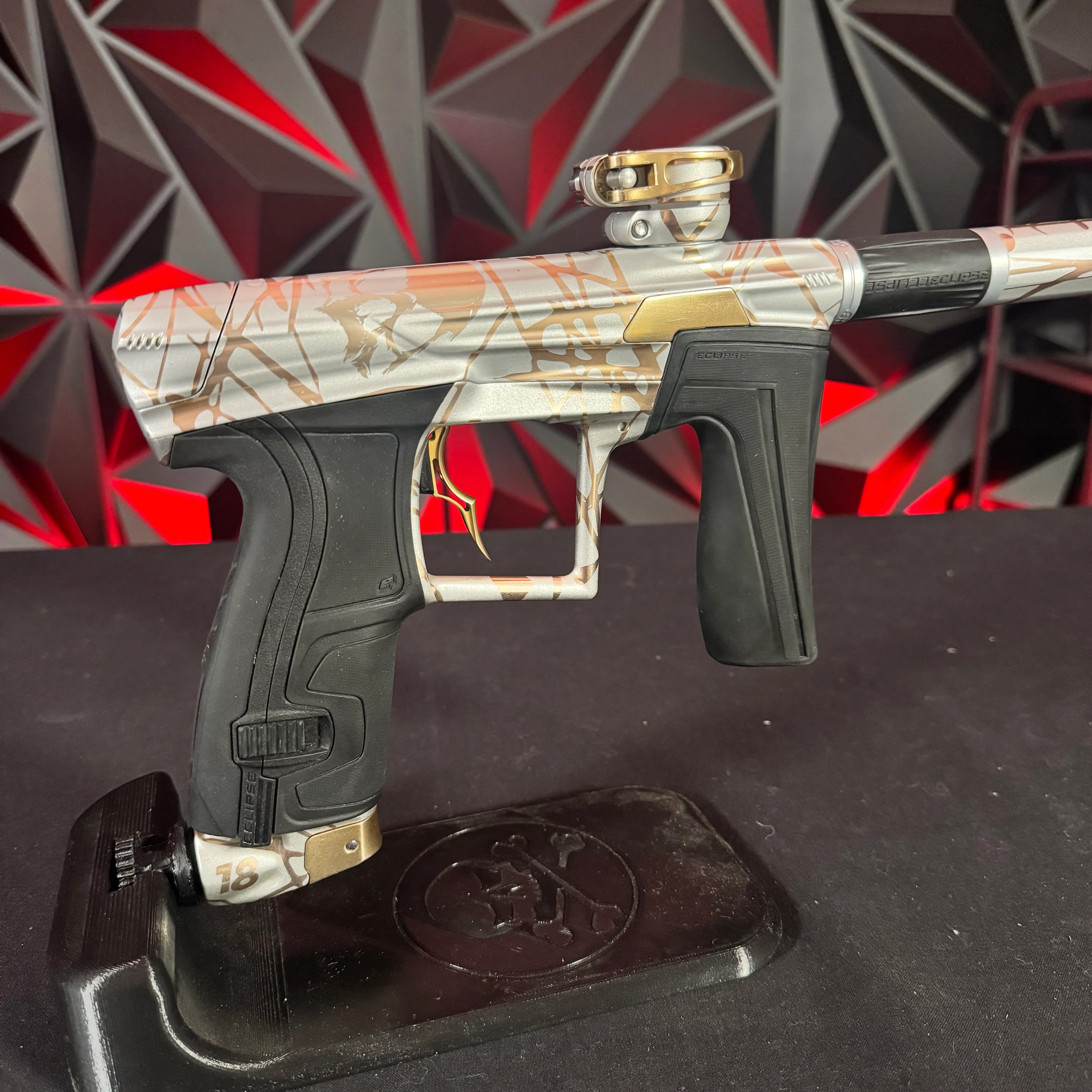Used Planet Eclipse Geo 4 Paintball Gun - White/Gold Infamous Skull Splash - Image 2