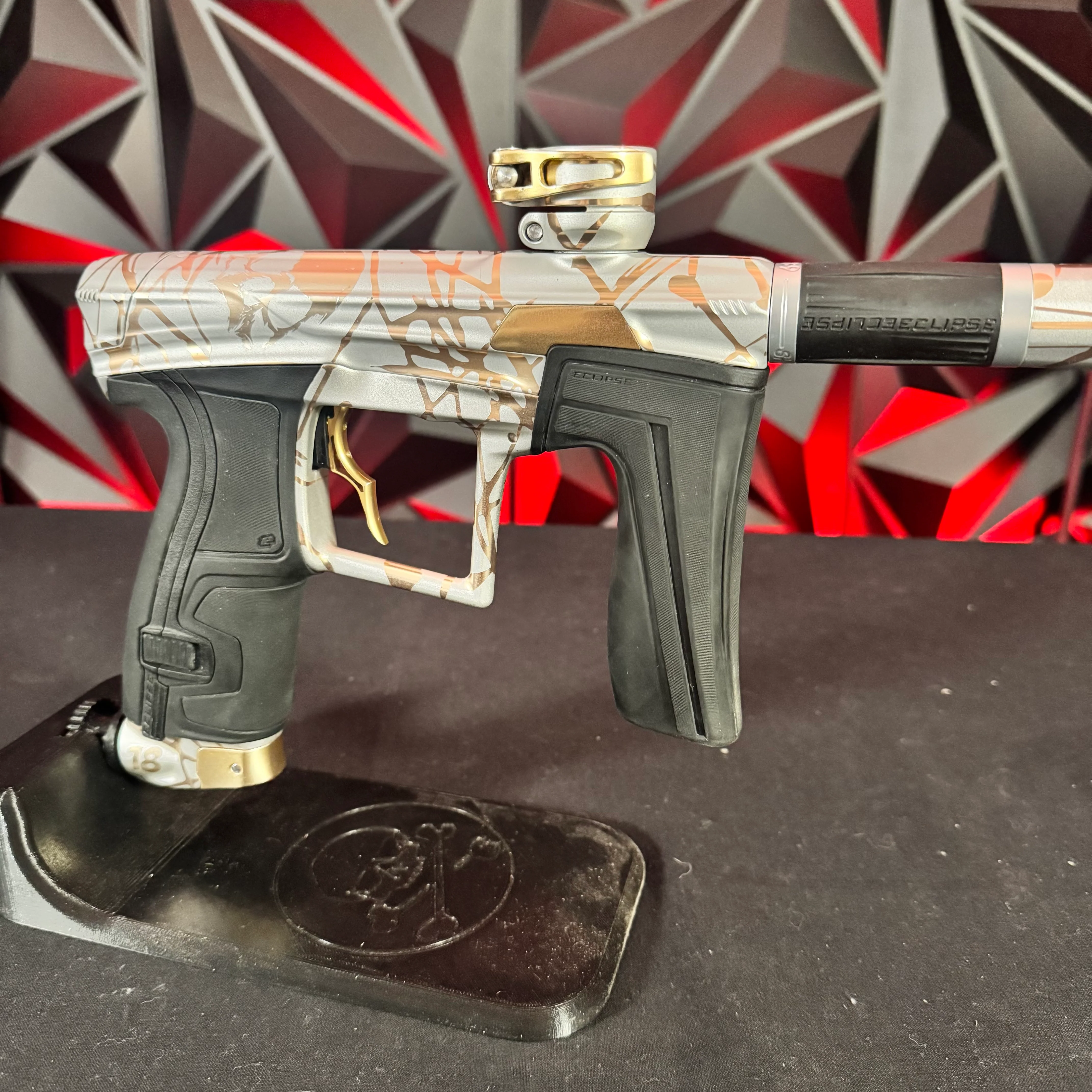Used Planet Eclipse Geo 4 Paintball Gun - White/Gold Infamous Skull Splash - Image 4