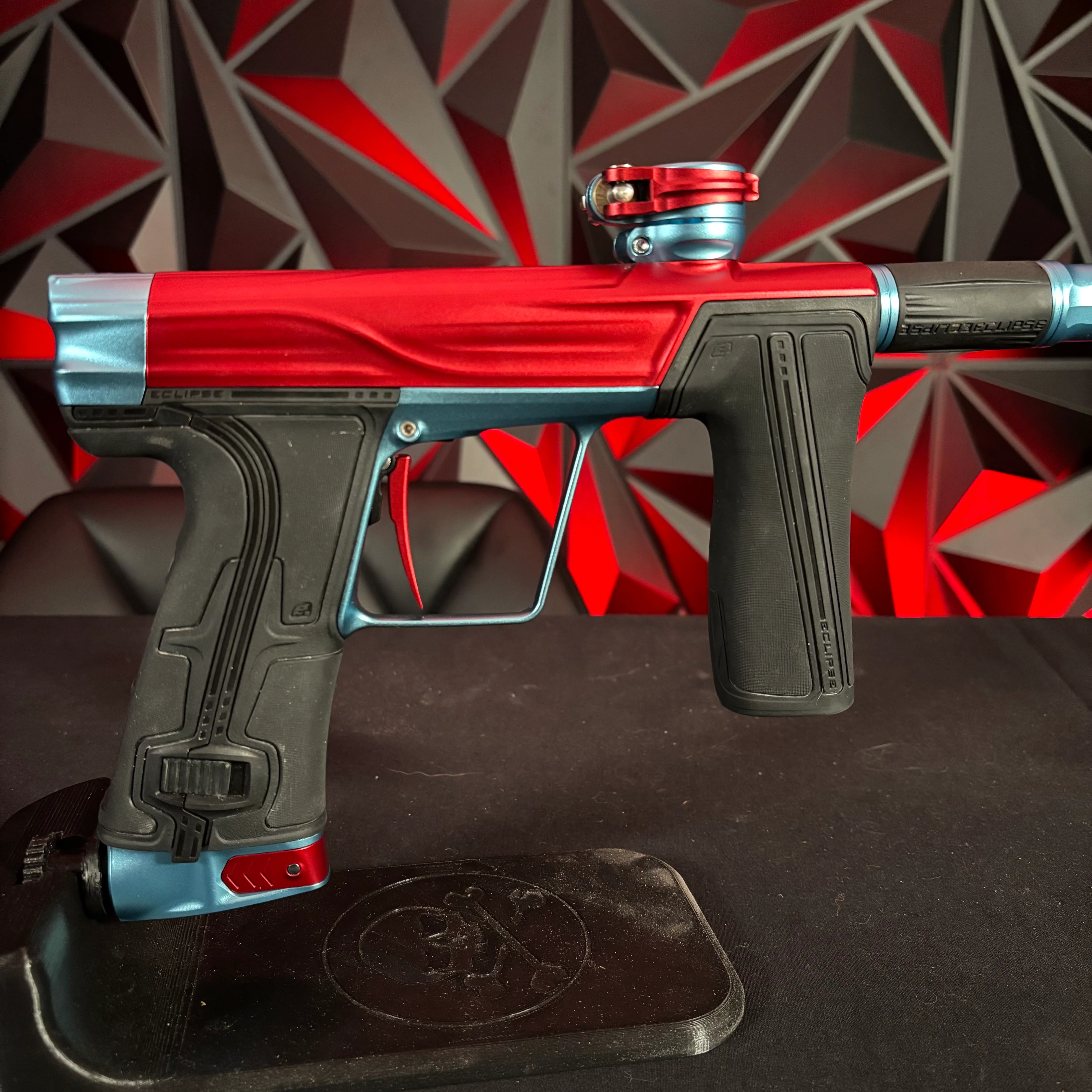 Used Planet Eclipse Geo R5 Paintball Gun - Red/ Electric Blue - Image 2