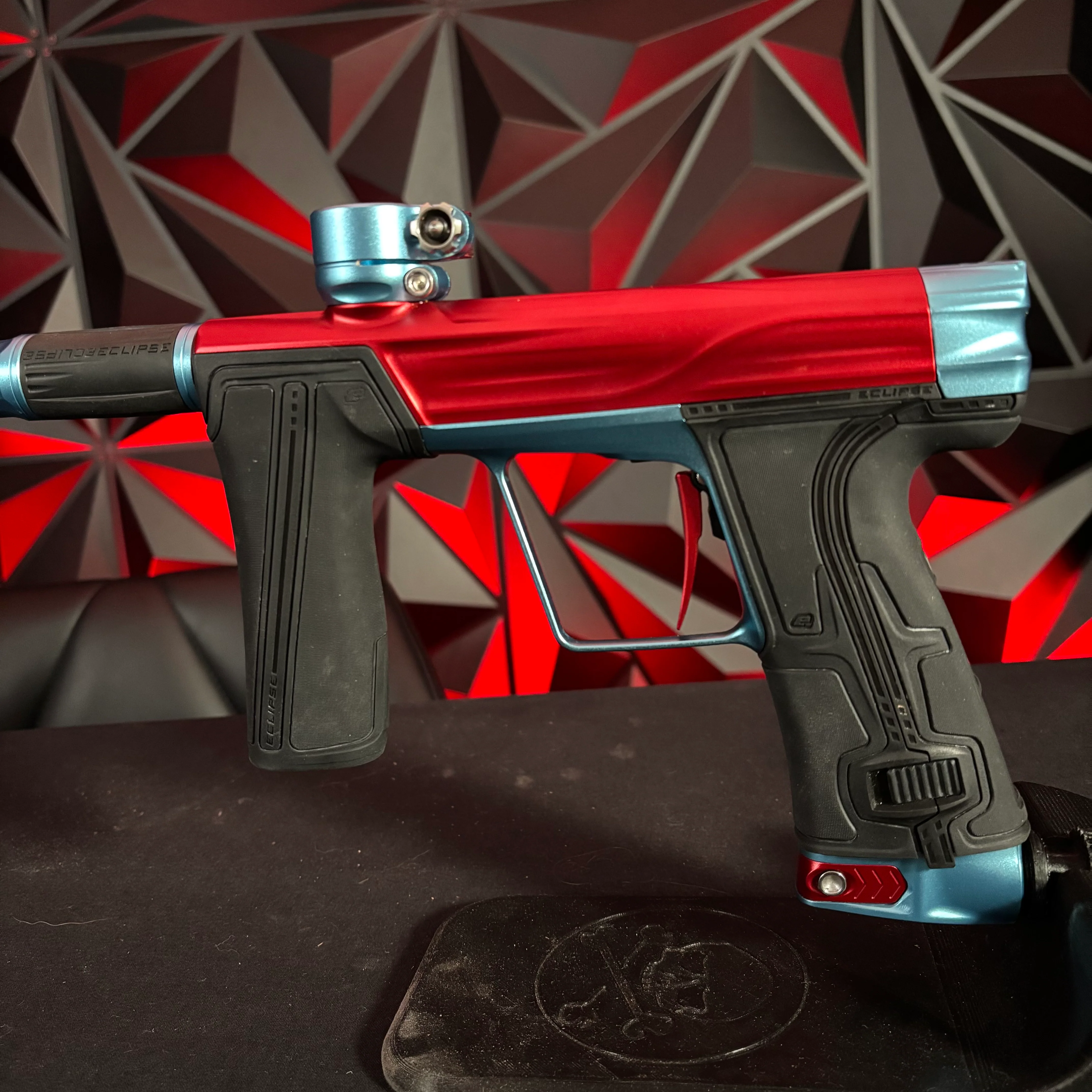 Used Planet Eclipse Geo R5 Paintball Gun - Red/ Electric Blue - Image 4