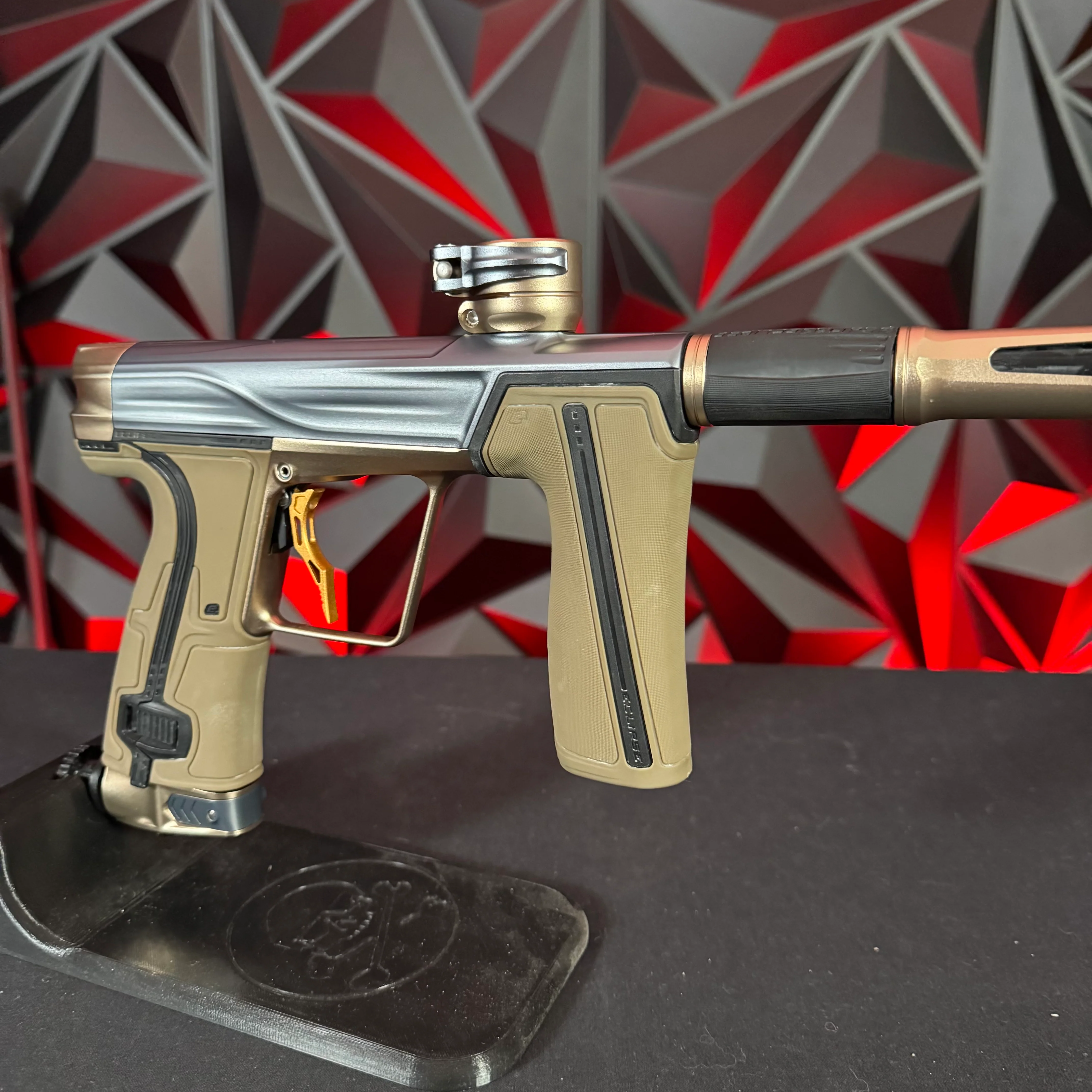 Used Planet Eclipse Geo R5 Paintball Gun - Graphite/Sandstone w/ Gold Deuce Trigger & FDE Grips - Image 3
