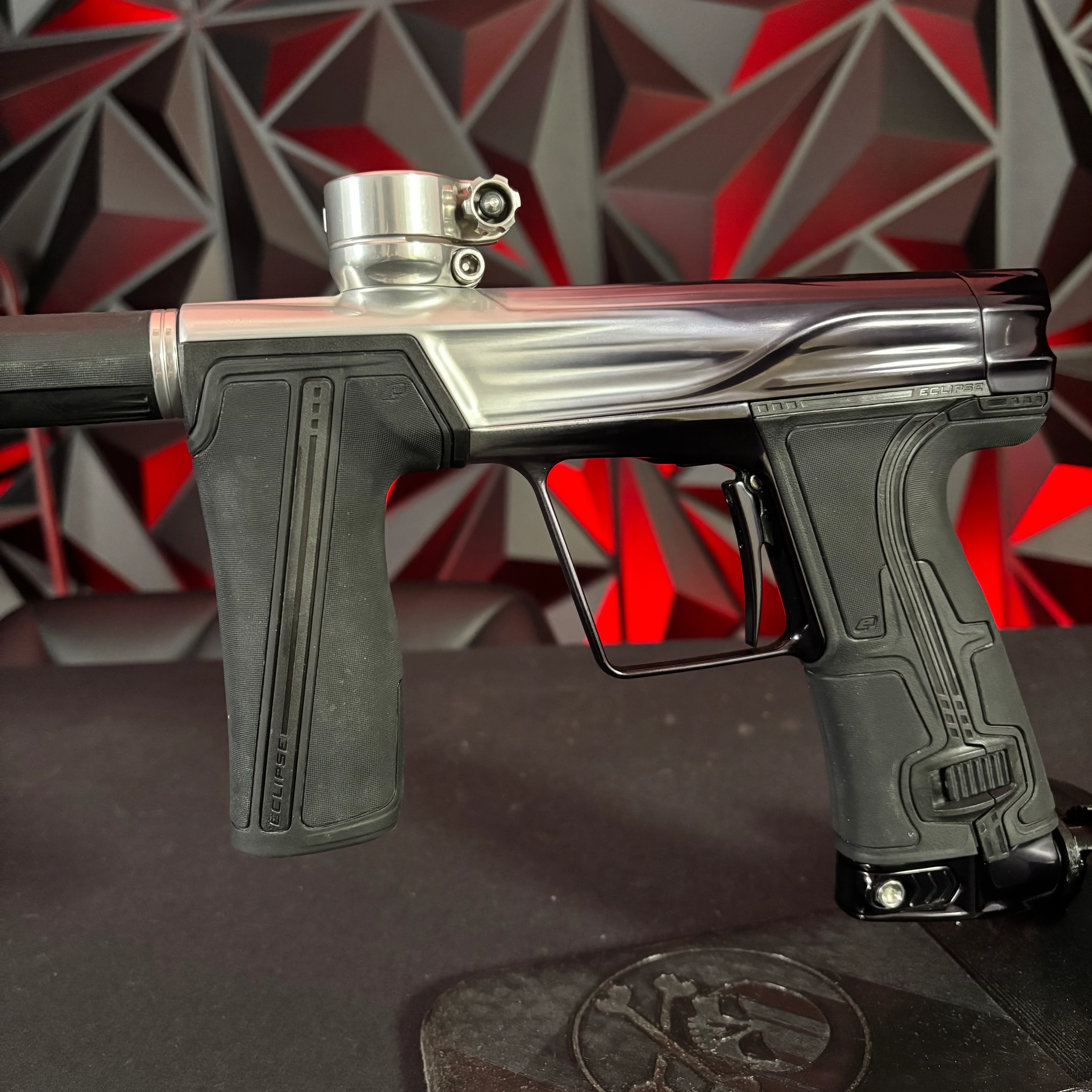 Used Planet Eclipse Geo R5 Paintball Gun - Custom Anno Polished Black/Silver Fade - Image 4
