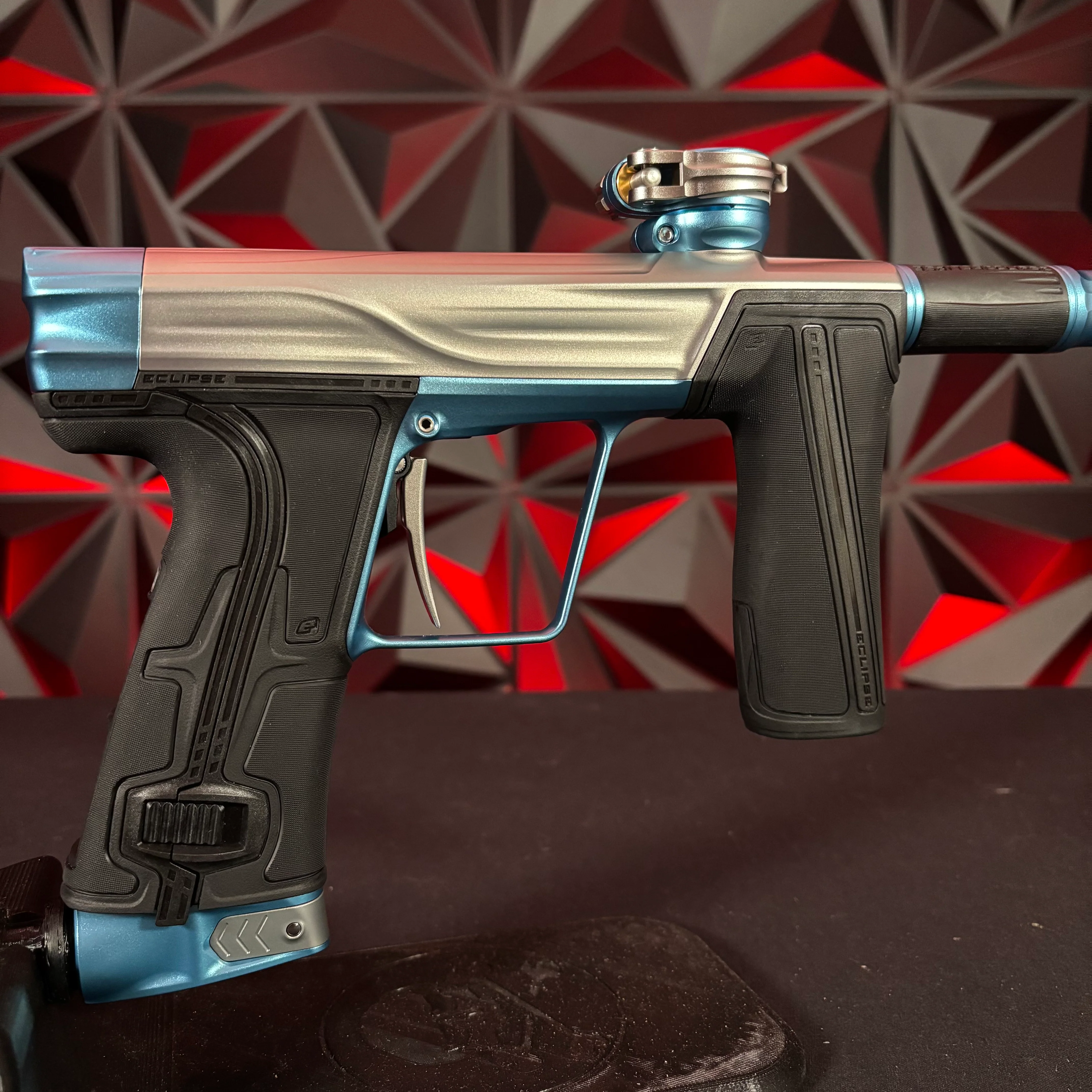 Used Planet Eclipse Geo R5 Paintball Gun -  Titanium/Electric Blue - Image 2