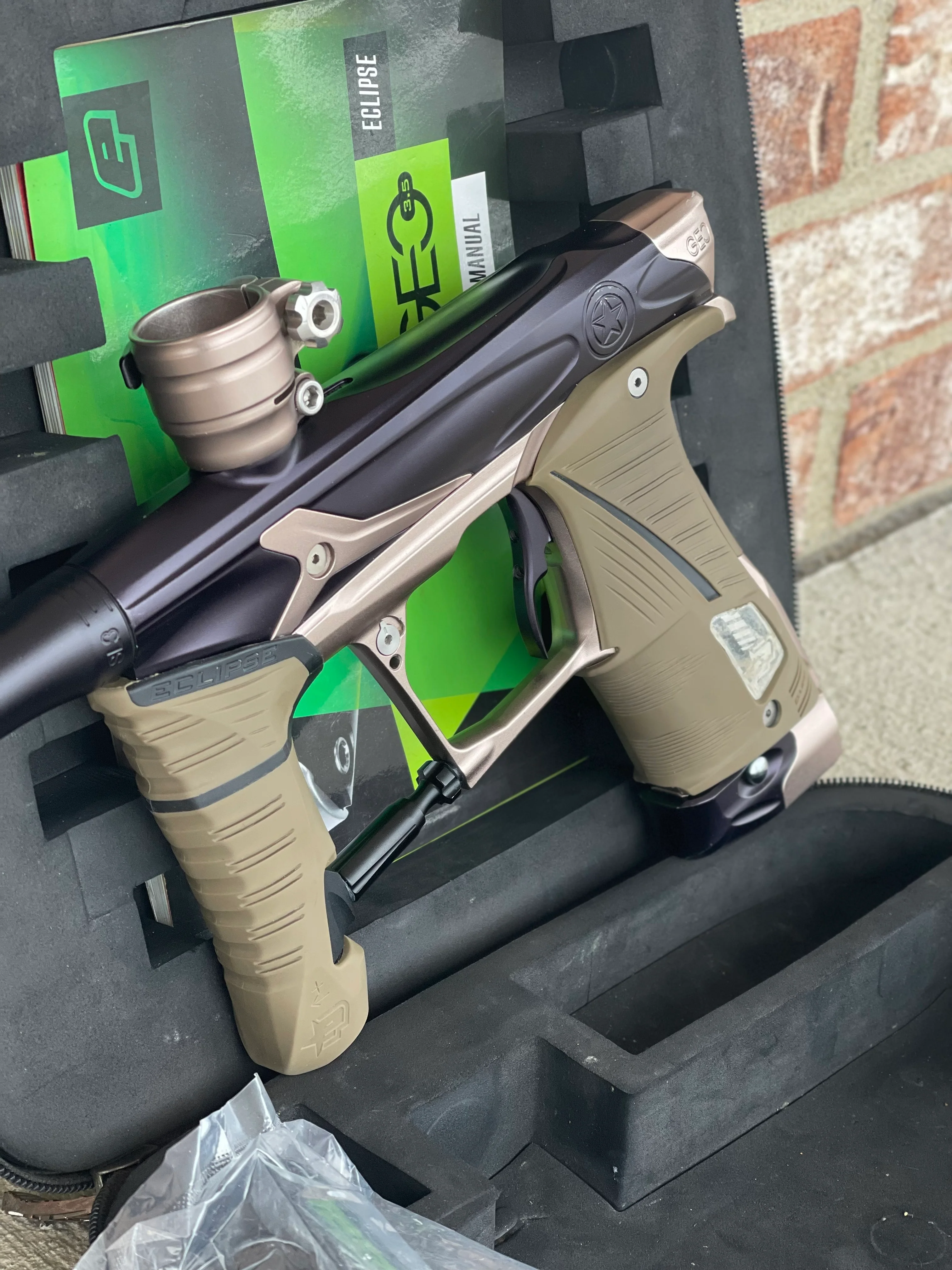Used Planet Eclipse GI-Cut Geo 3.5 Paintball Gun - Black/Tan - Image 4