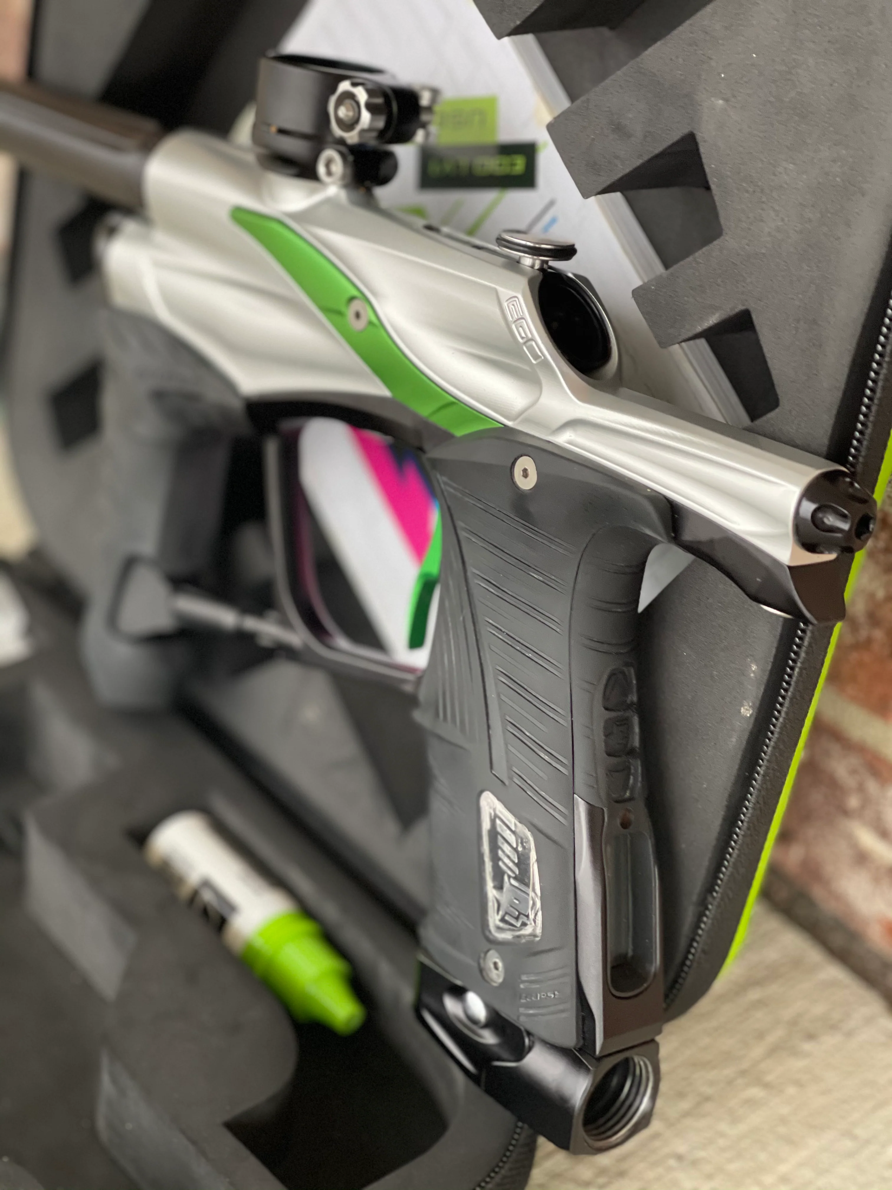 Used Planet Eclipse LV1.1/1.5 Paintball Gun - Silver/Black/Green - Image 3