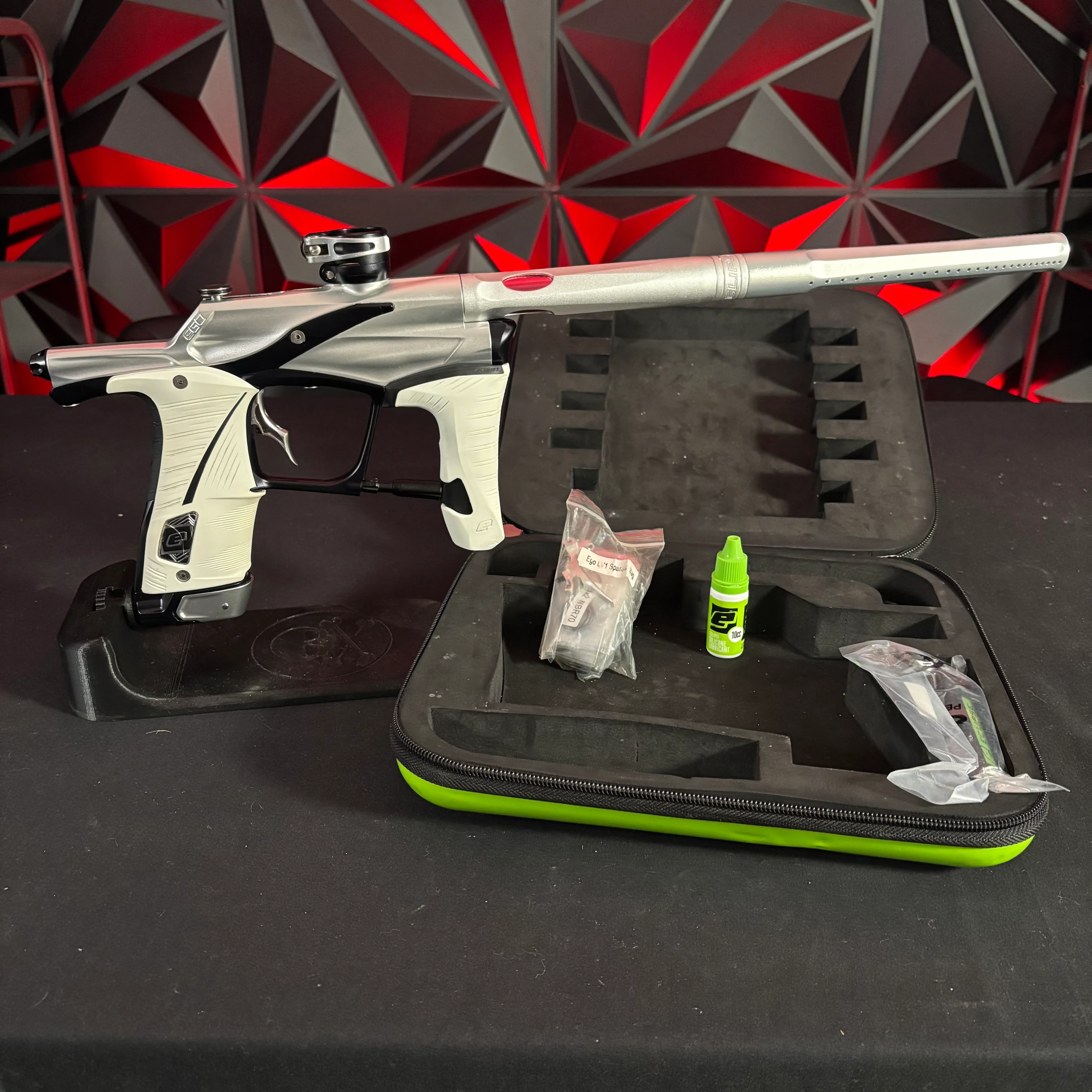 Used Planet Eclipse LV1.5 Paintball Gun - Silver/Black w/ Shaft FR Barrel