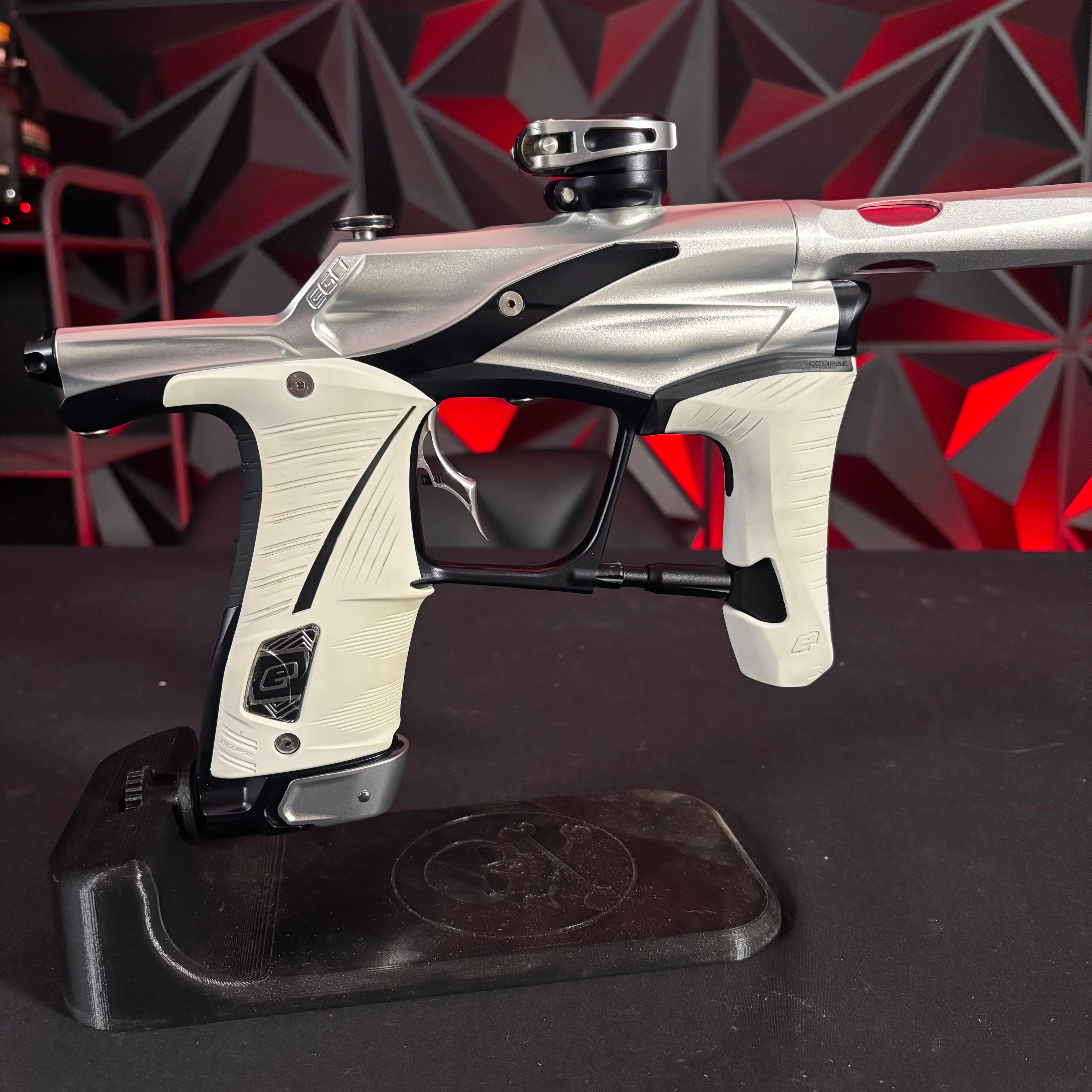 Used Planet Eclipse LV1.5 Paintball Gun - Silver/Black w/ Shaft FR Barrel - Image 2
