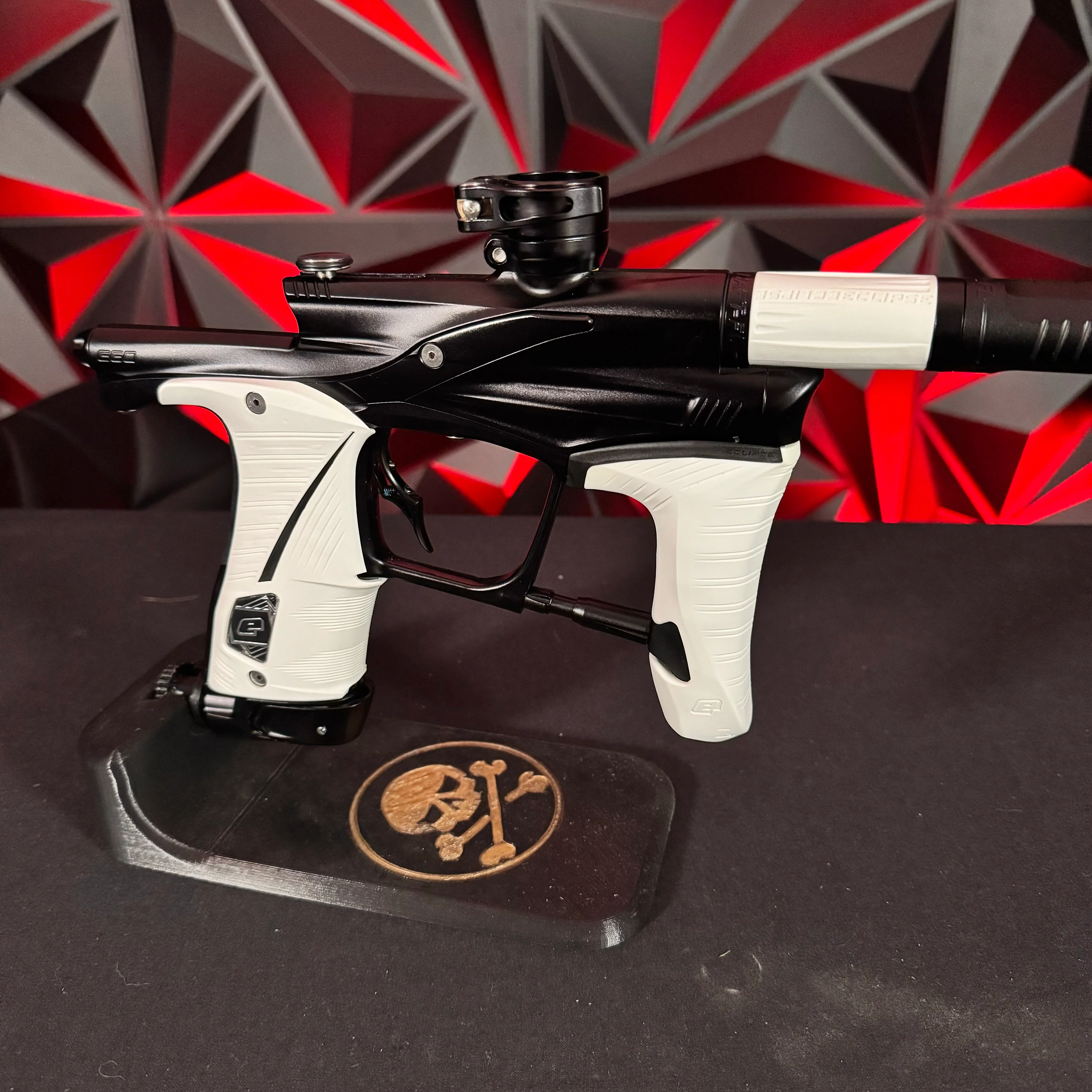 Used Planet Eclipse LV1.6 Paintball Gun -  Midnight w/ 3 FL Backs & Infamous Deuce Trigger - Image 4