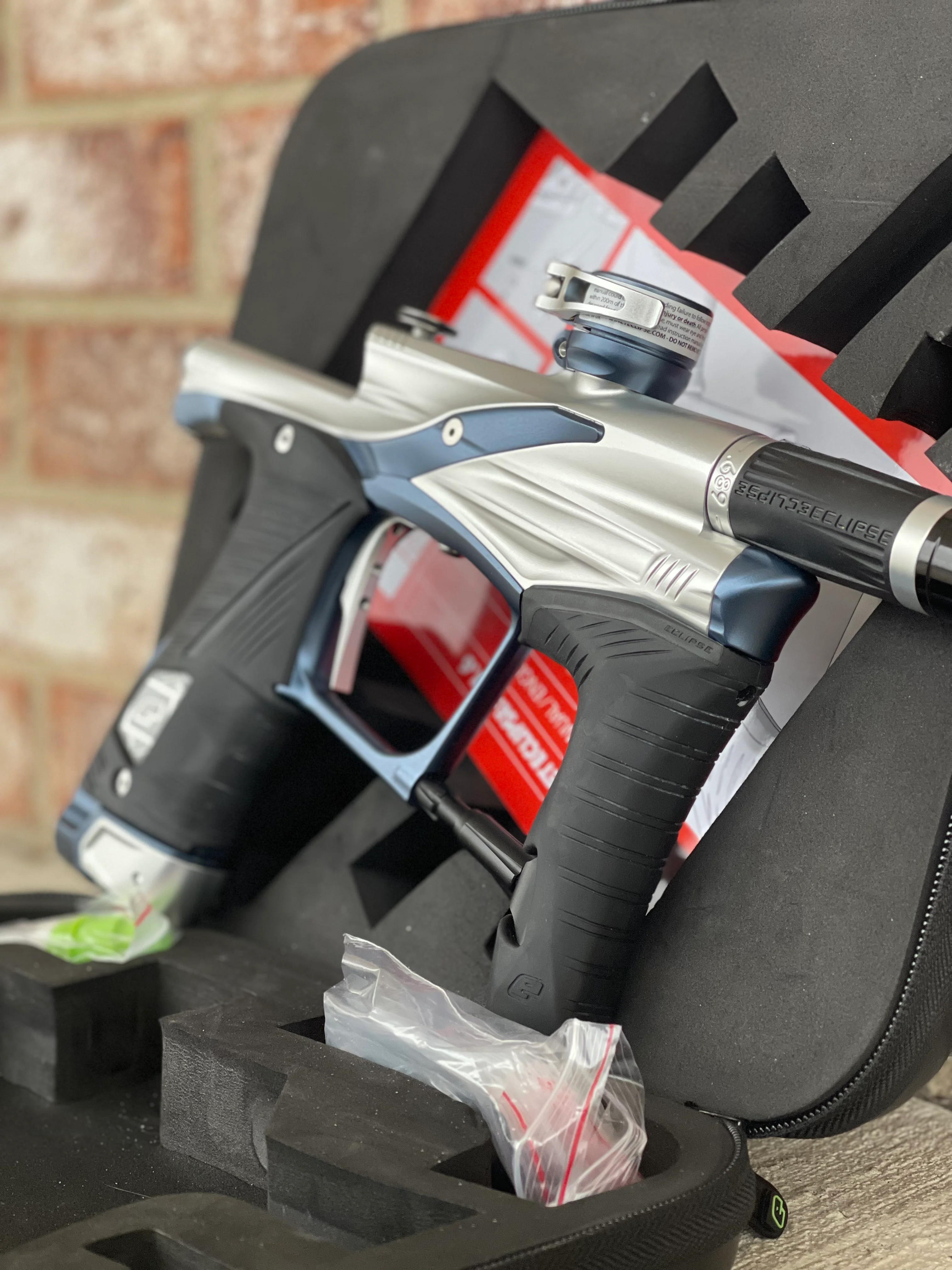 Used Planet Eclipse LV1.6 Paintball Gun - Silver / Navy - Image 2