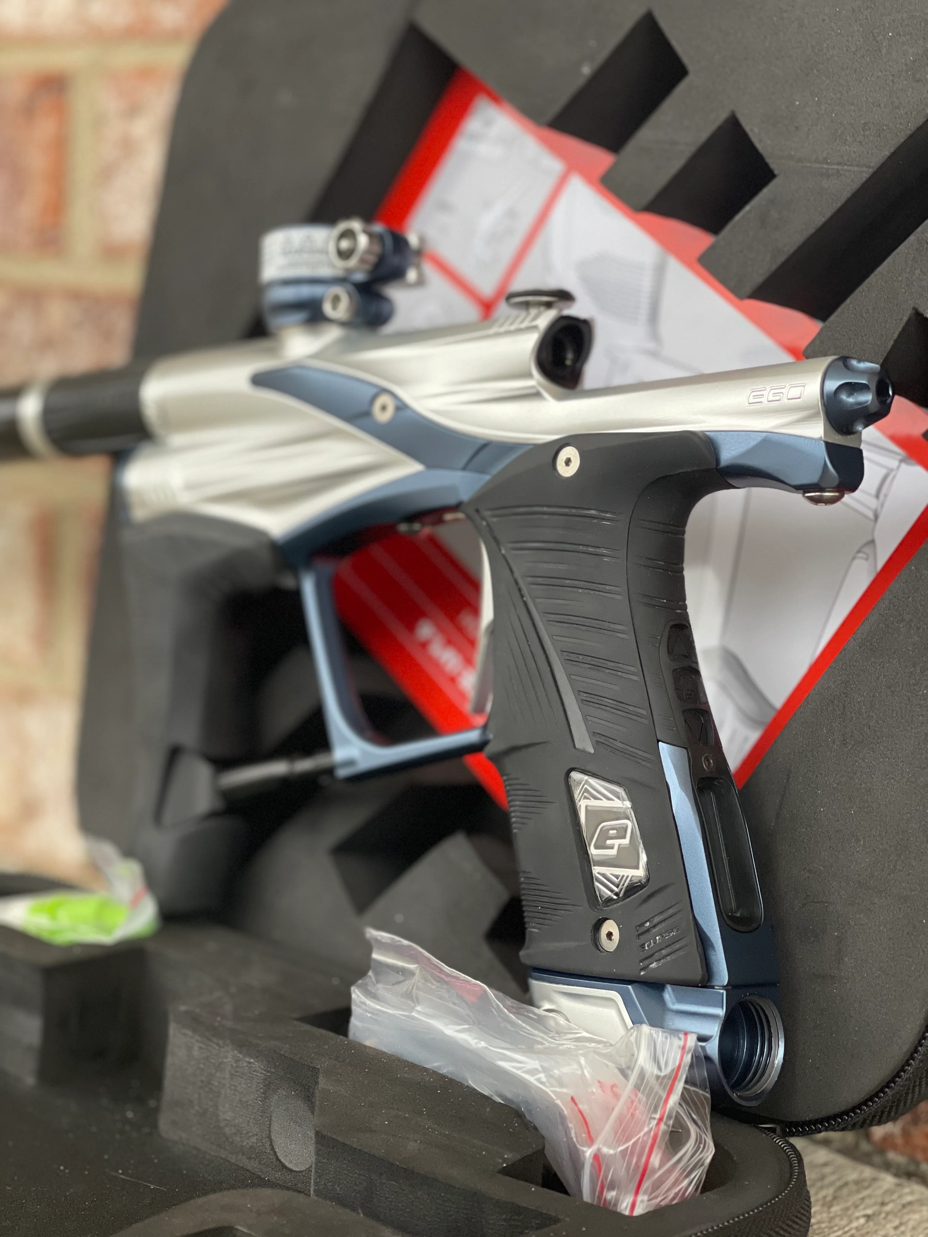 Used Planet Eclipse LV1.6 Paintball Gun - Silver / Navy - Image 3