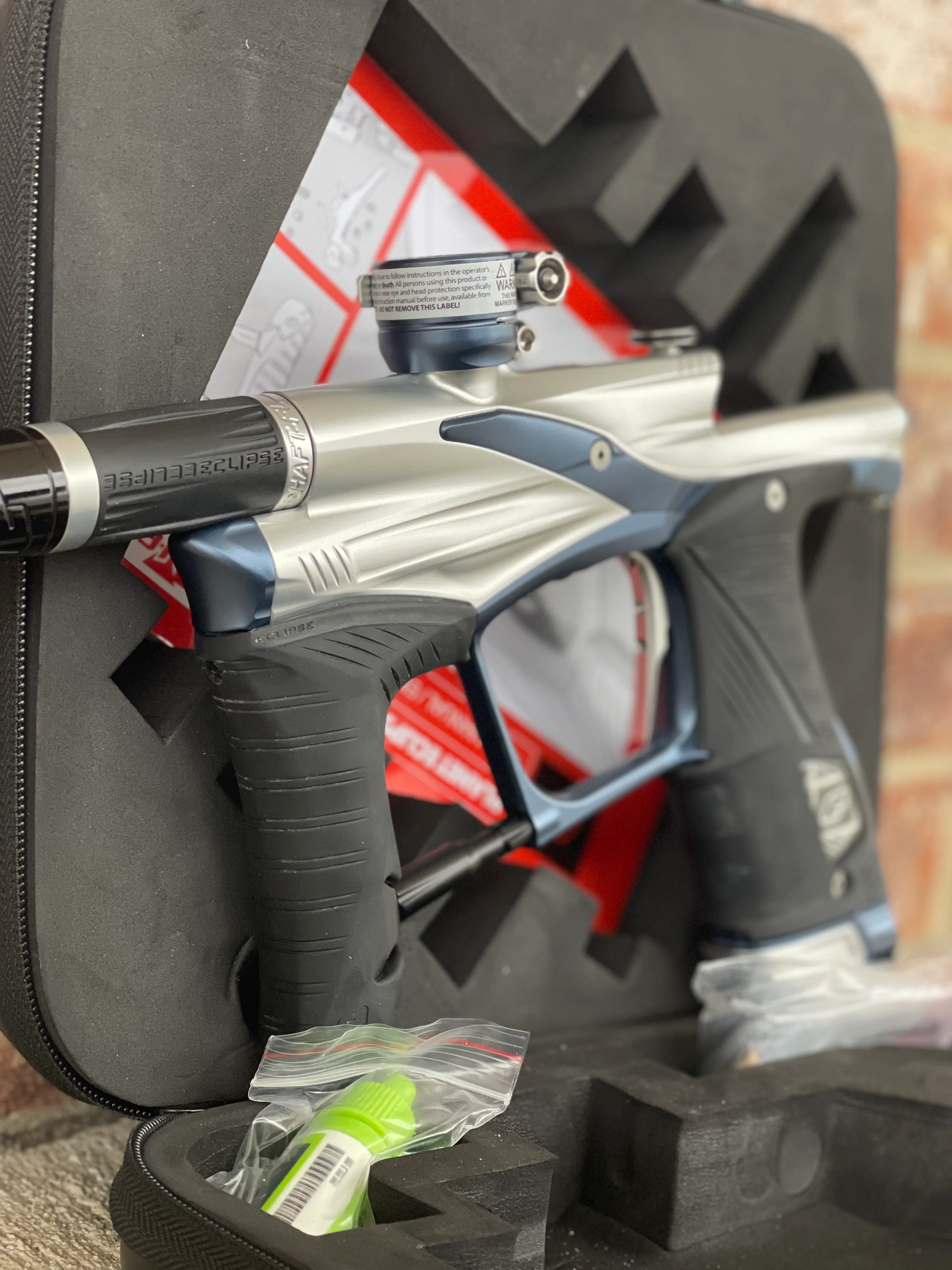 Used Planet Eclipse LV1.6 Paintball Gun - Silver / Navy - Image 4