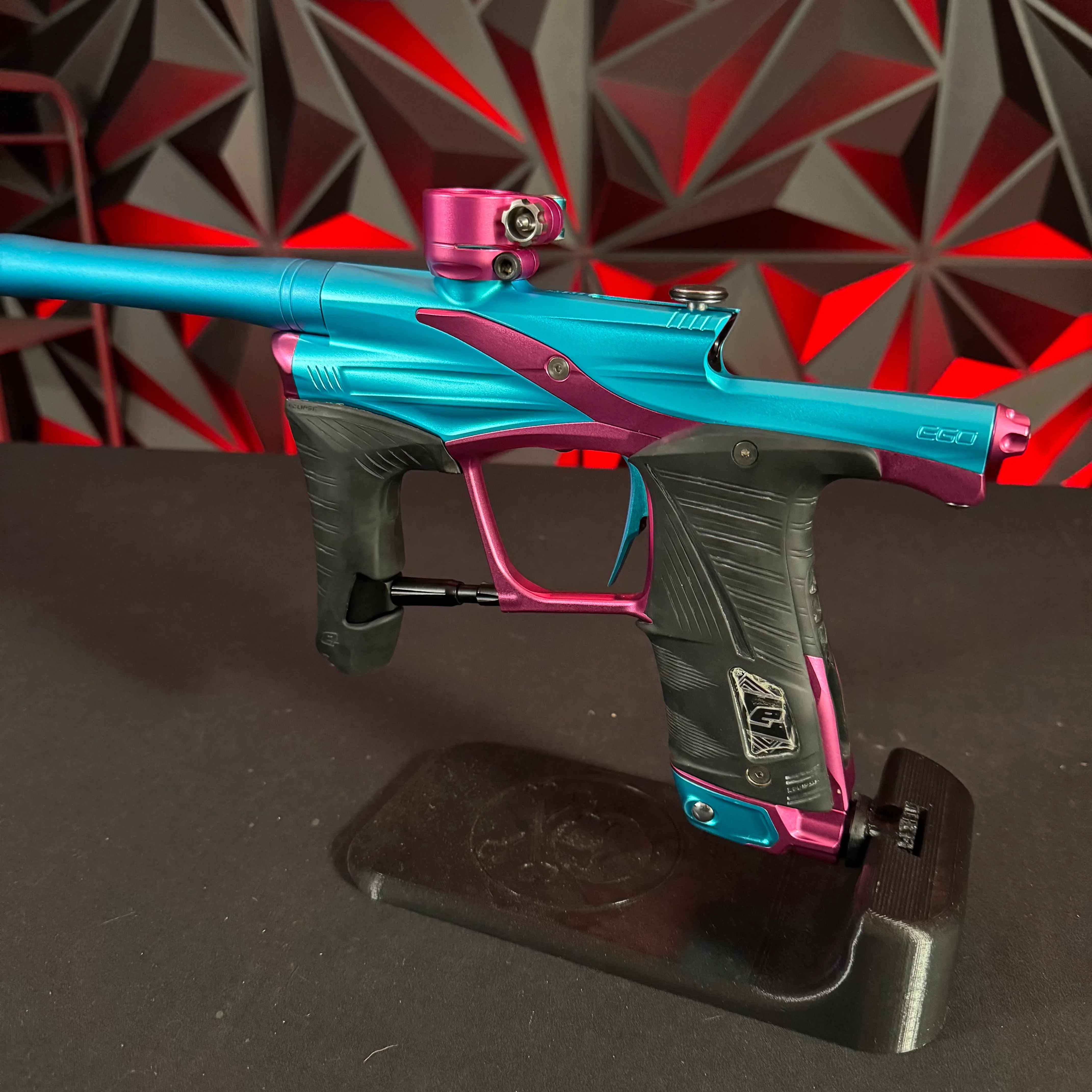 Used Planet Eclipse LV1.6 Paintball Gun - Teal/Pink - Image 3