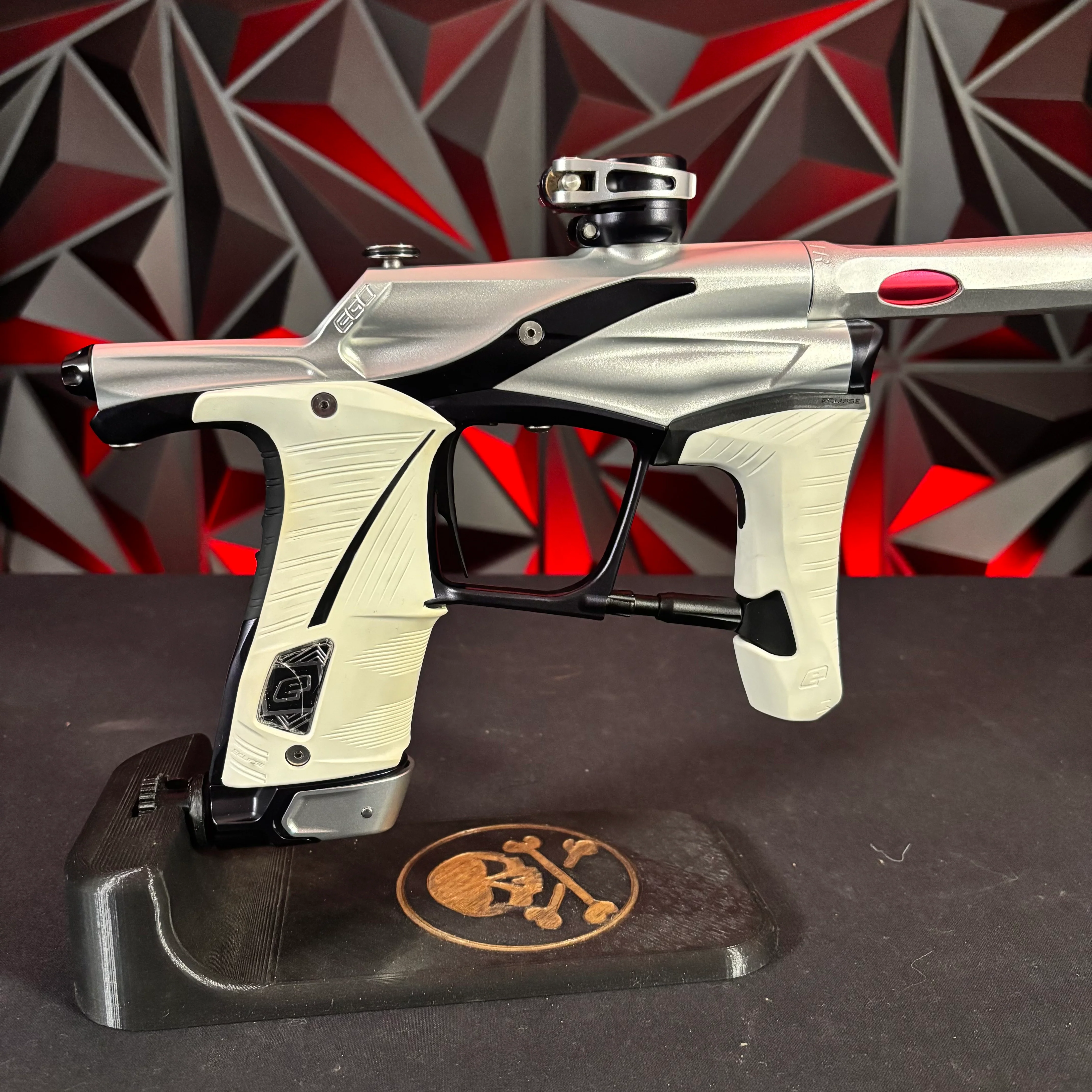 Used Planet Eclipse LV1 Paintball Gun - Silver/Black - Image 2