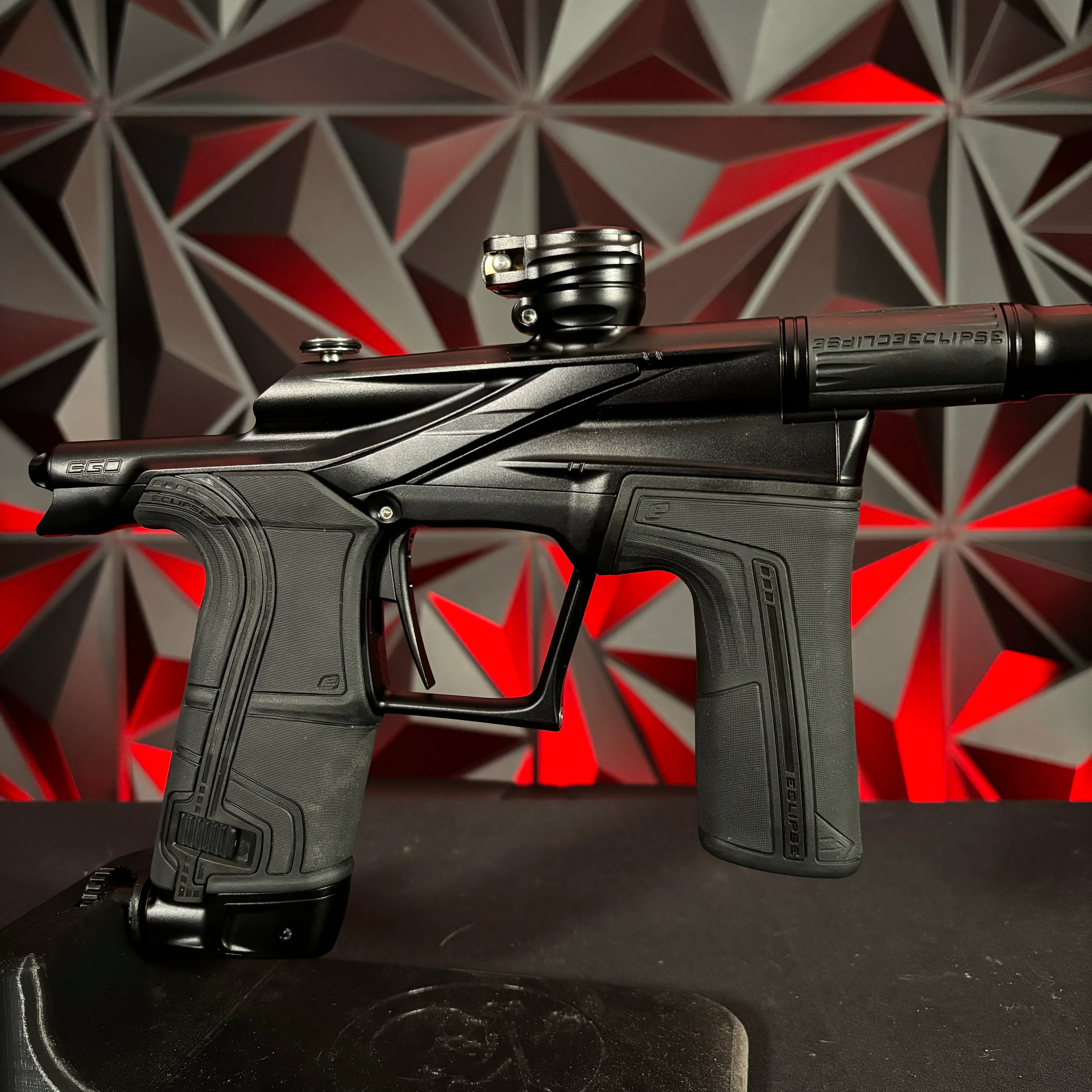 Used Planet Eclipse LV2 Paintball Gun - Midnight w/ 2 s63 Barrel Inserts - Image 4