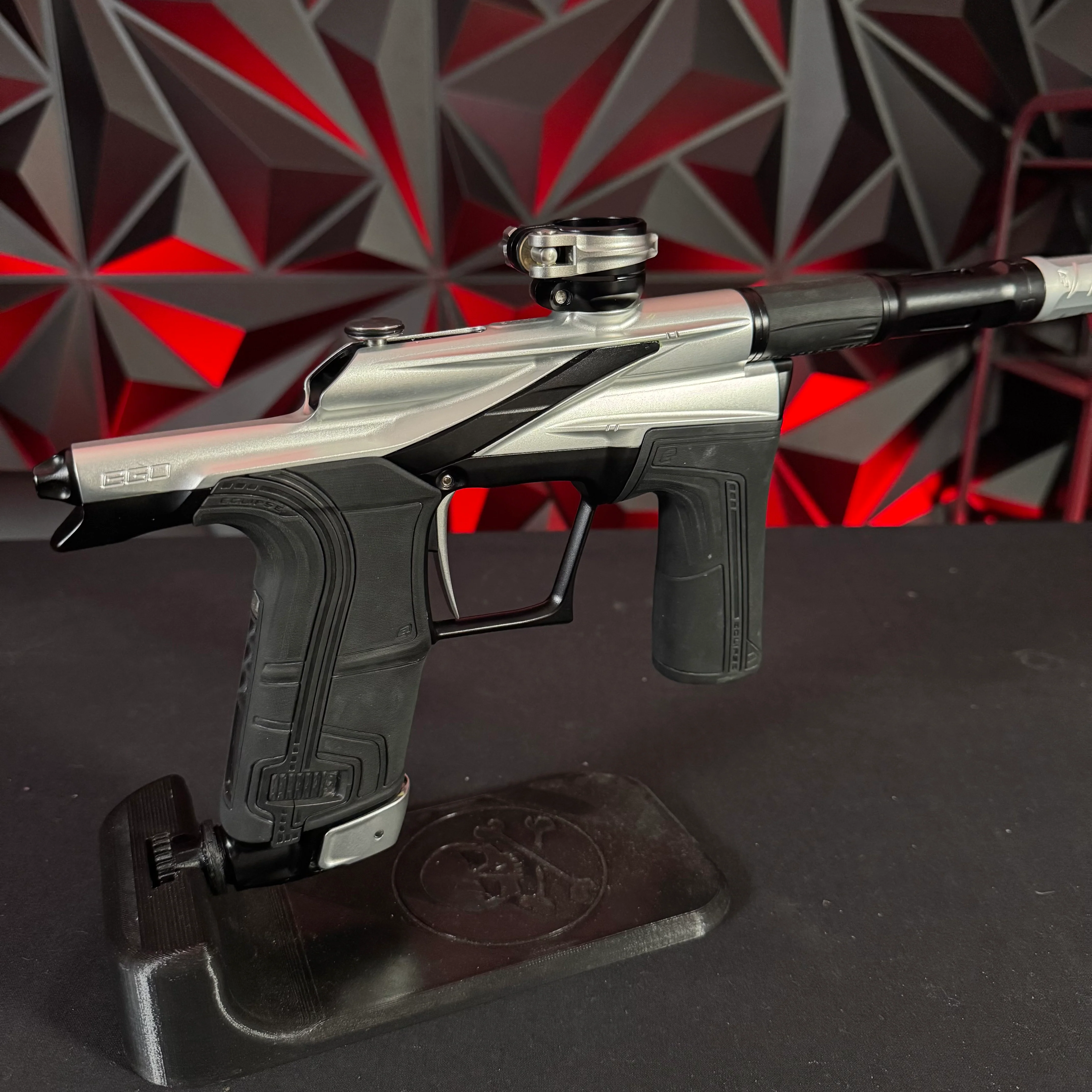 Used Planet Eclipse LV2 Paintball Gun - Silver/Black - Image 2