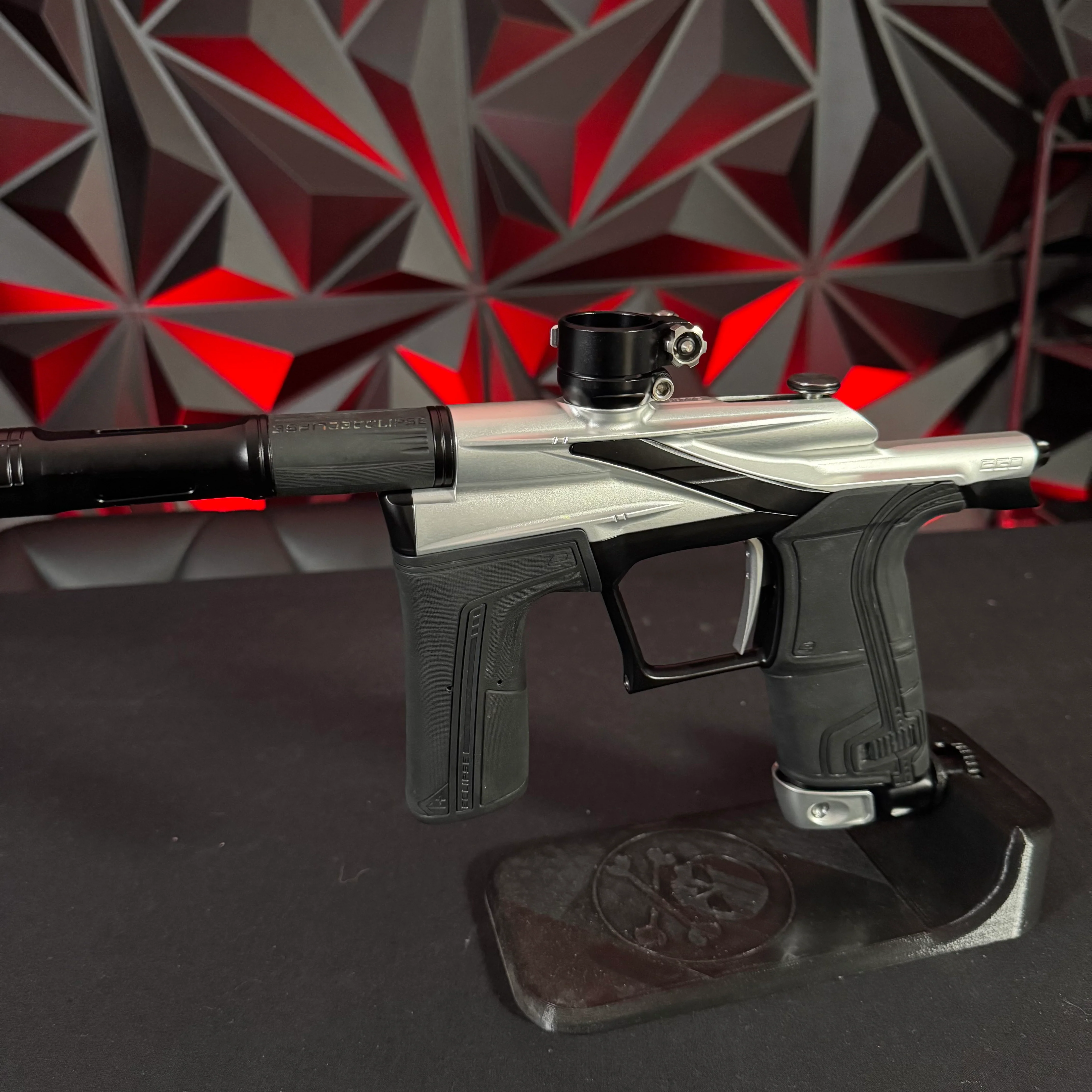 Used Planet Eclipse LV2 Paintball Gun - Silver/Black - Image 5