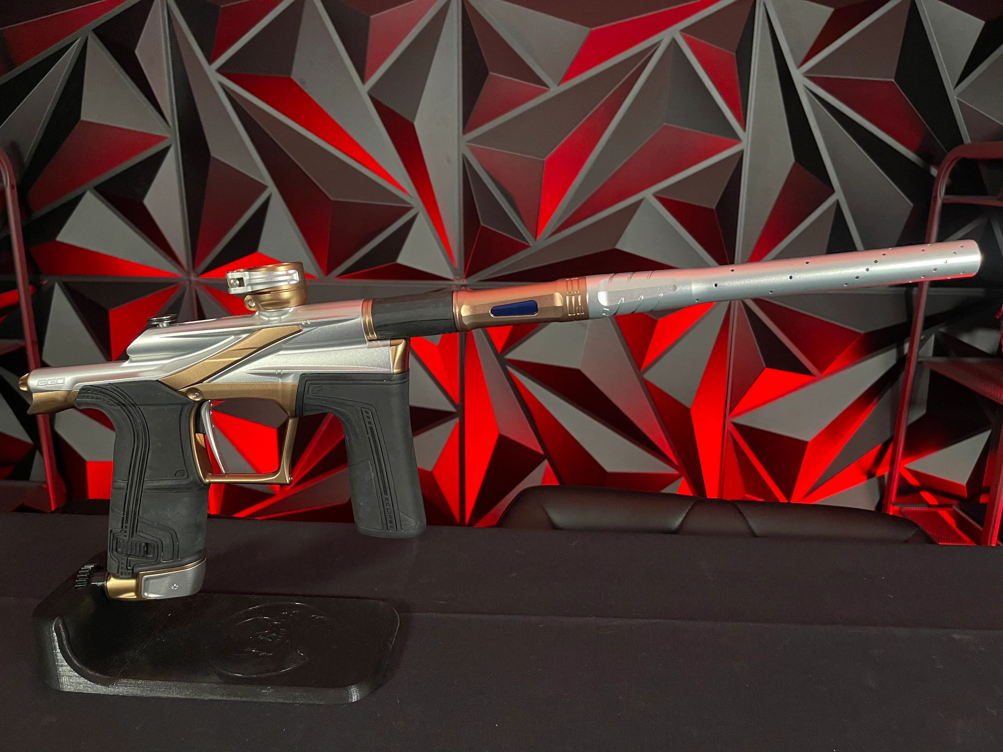 Used Planet Eclipse LV2 Paintball Gun - Silver/Bronze w/ 2 Inserts - Image 5