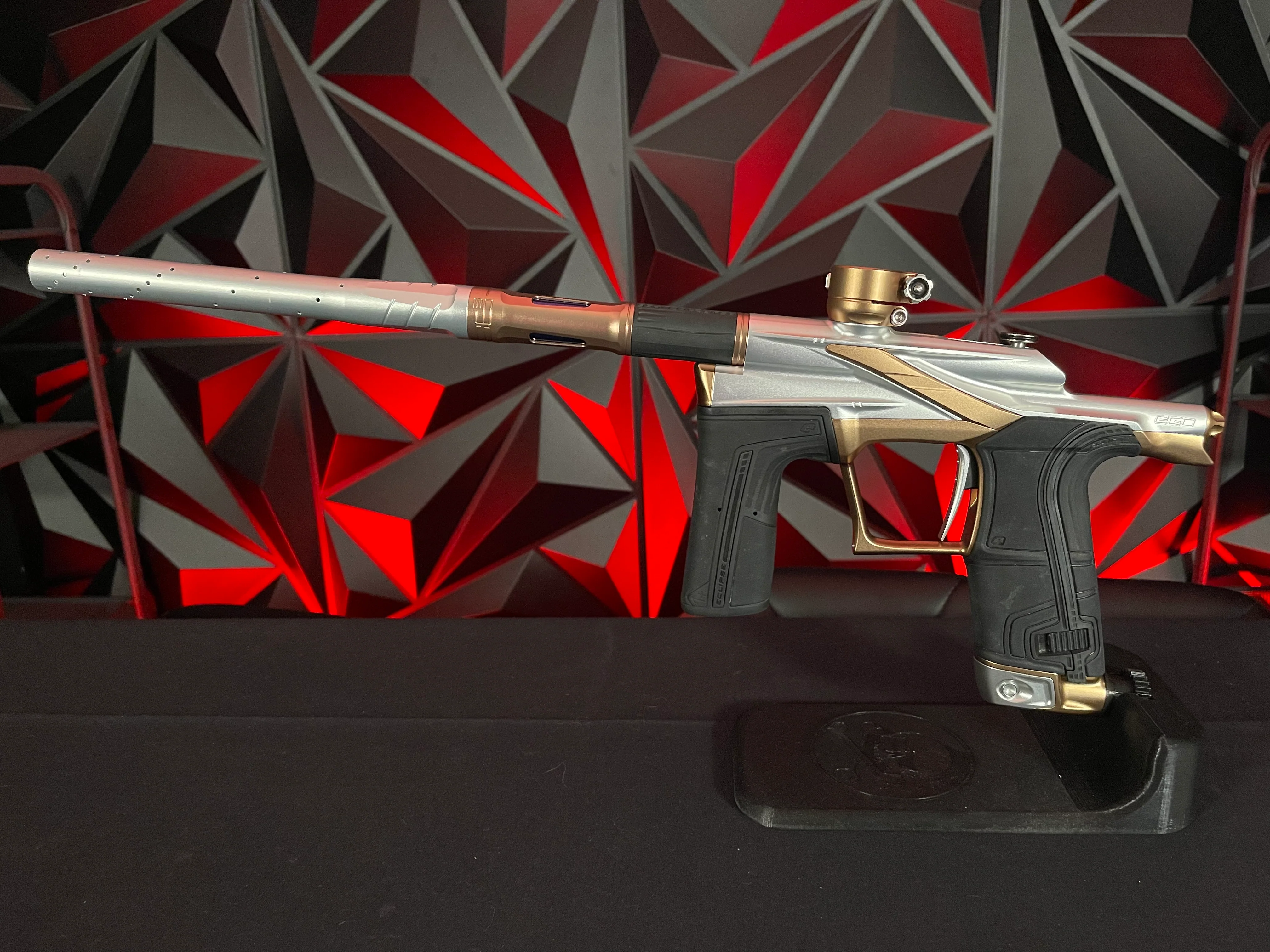 Used Planet Eclipse LV2 Paintball Gun - Silver/Bronze w/ 2 Inserts - Image 6