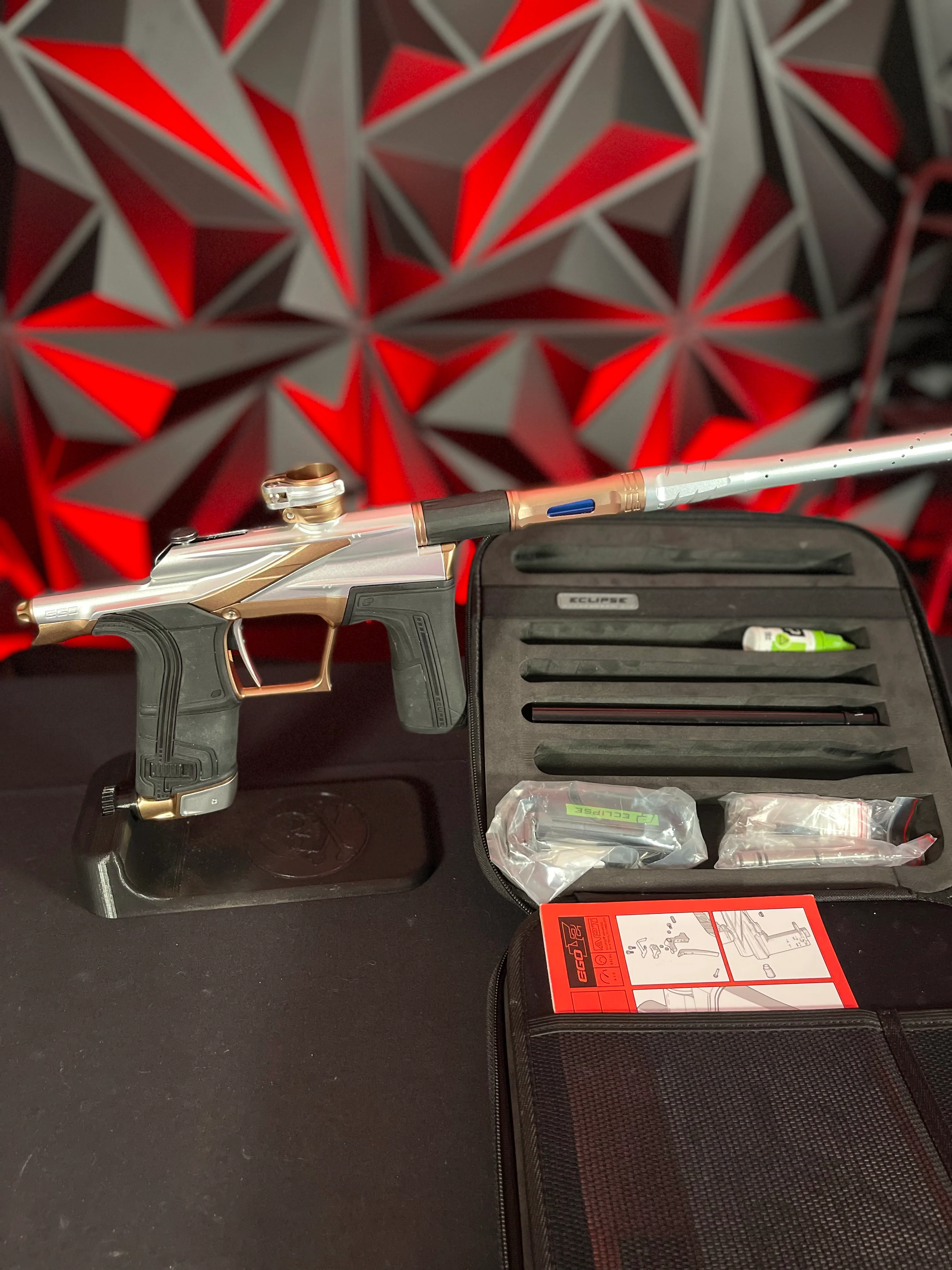Used Planet Eclipse LV2 Paintball Gun - Silver/Bronze w/ 2 Inserts - Image 7