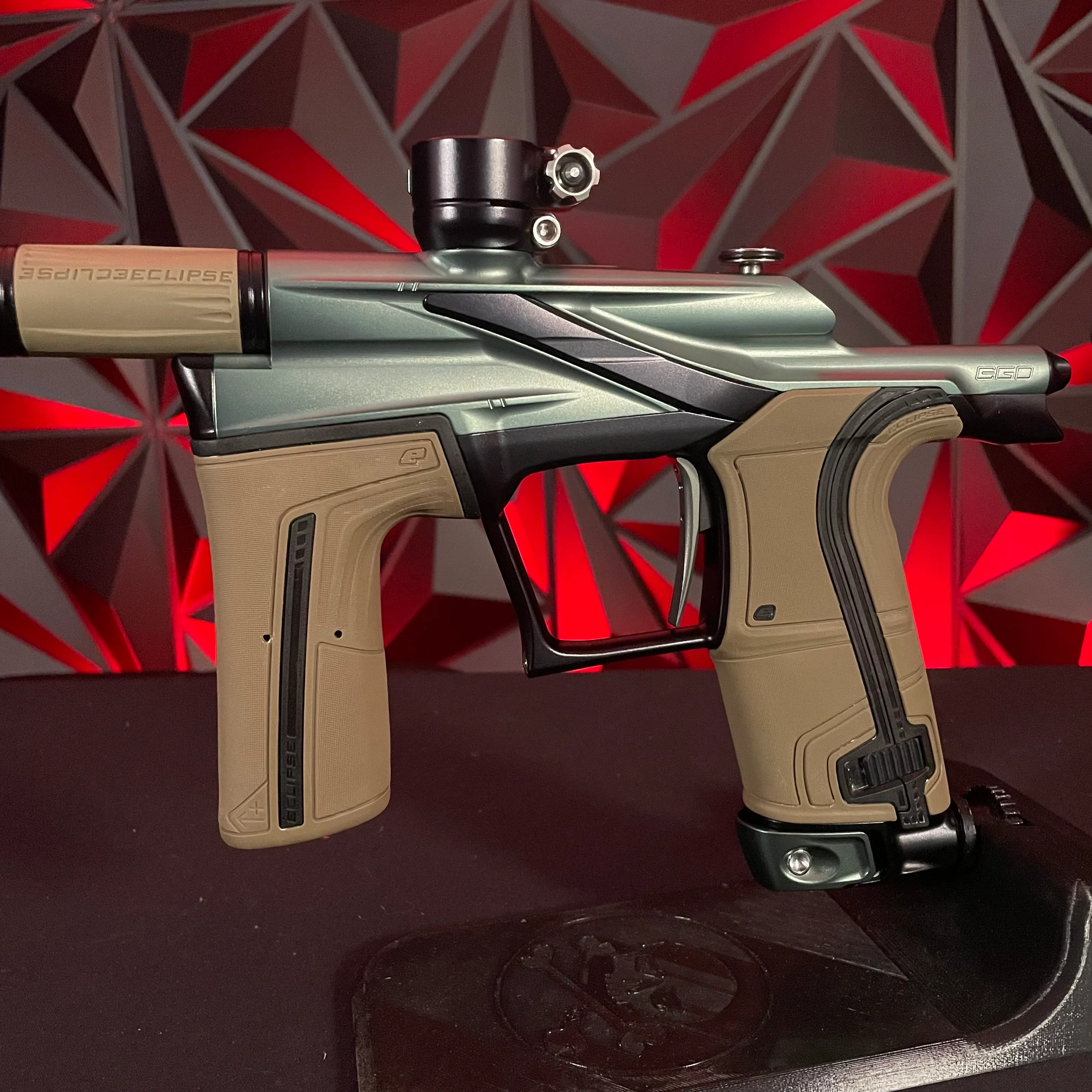 Used Planet Eclipse LV2 Paintball Gun - Tech Edition w/ Earth Grip Kit - Image 4