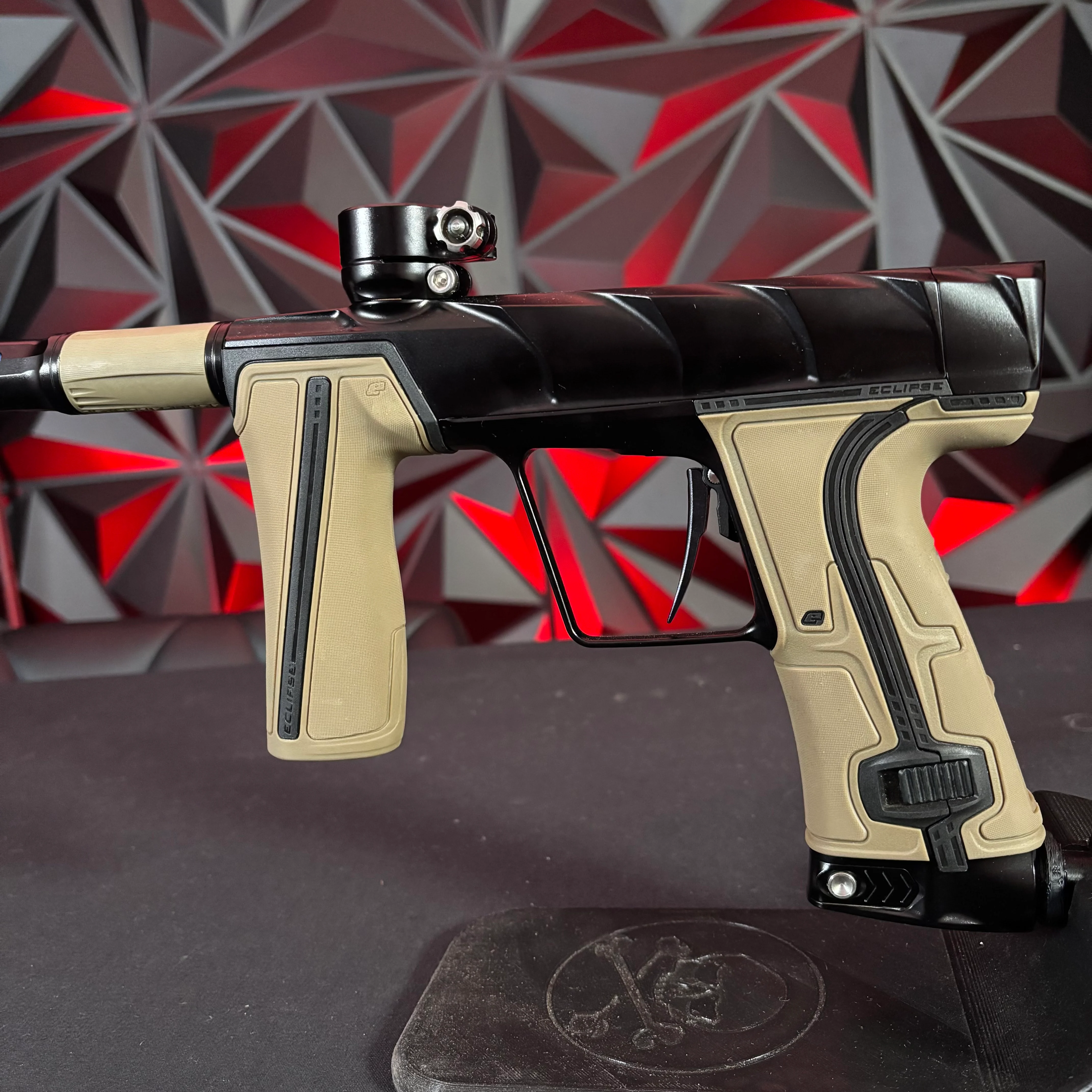 Used Planet Eclipse Project Scales Geo R5 Paintball Gun - Black w/ FDE Grips - Image 4