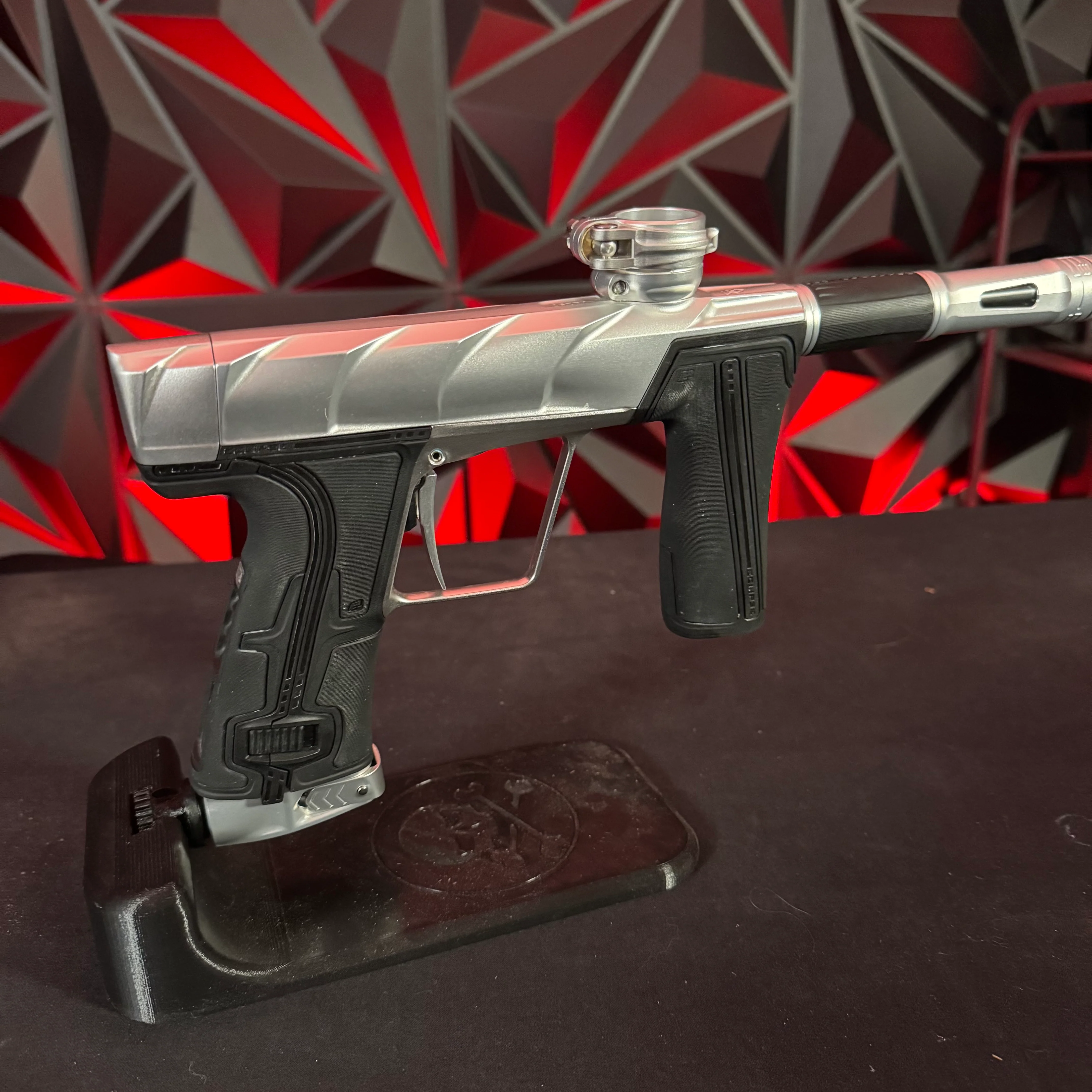 Used Planet Eclipse Project Scales Geo R5 Paintball Gun - Pure Silver - Image 2