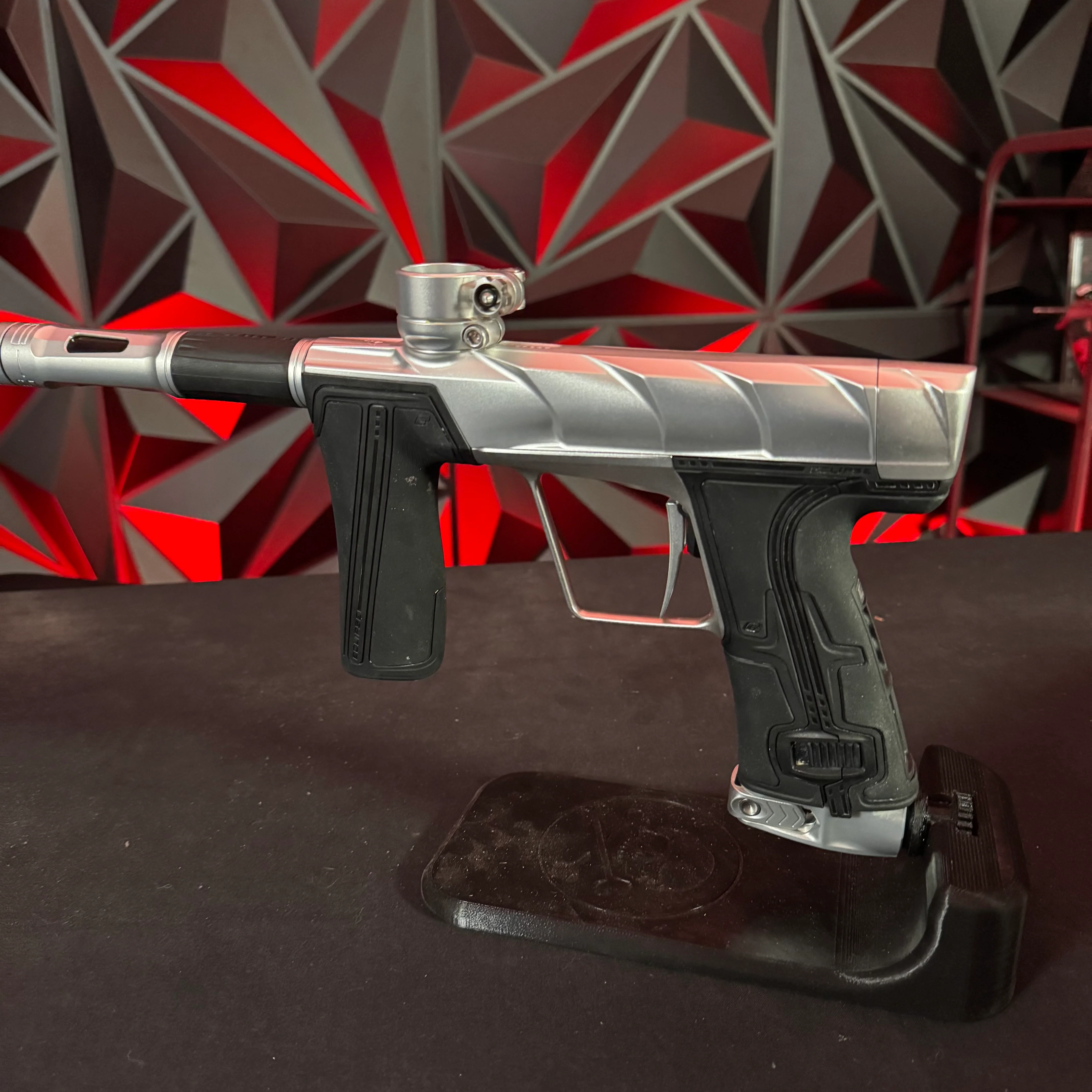 Used Planet Eclipse Project Scales Geo R5 Paintball Gun - Pure Silver - Image 3