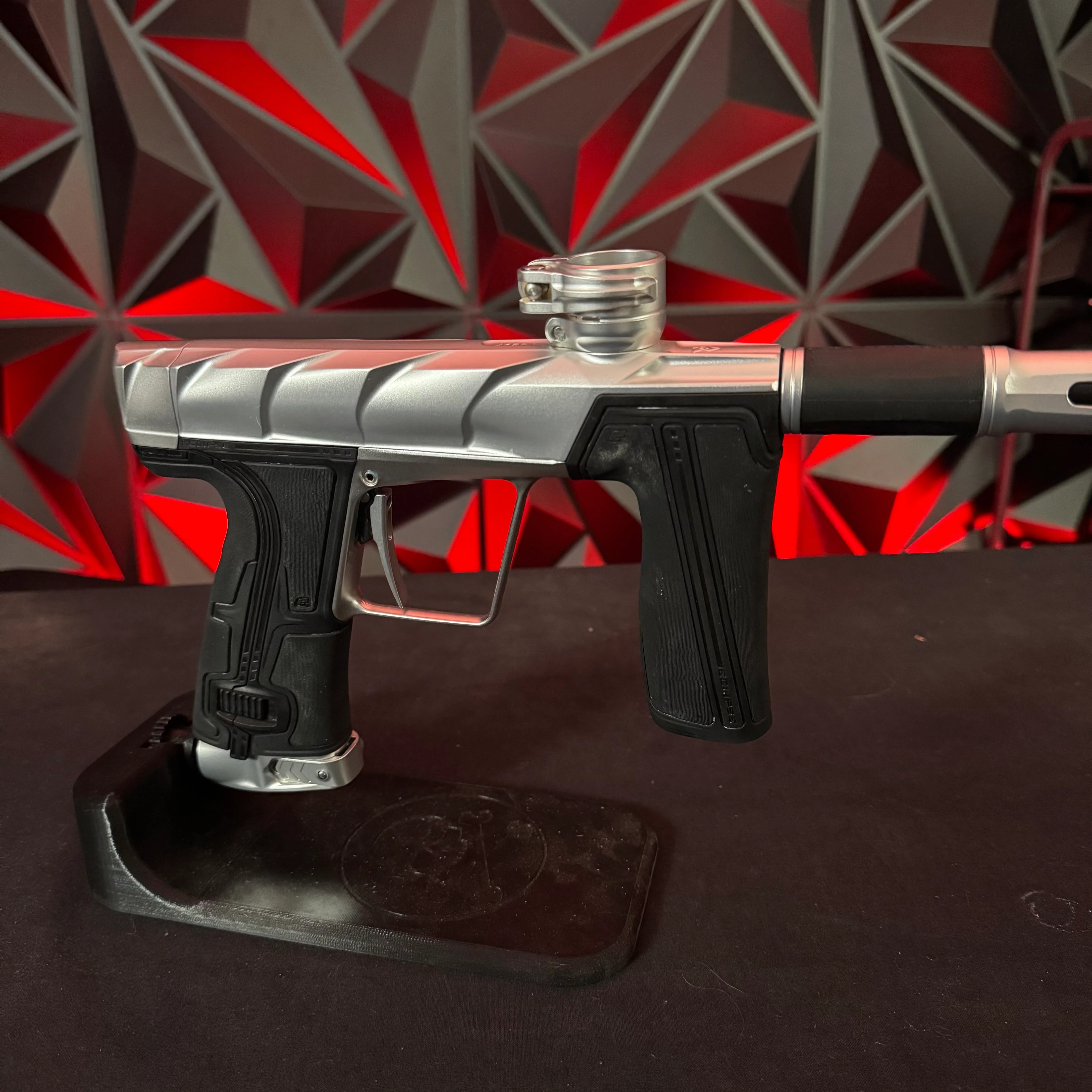 Used Planet Eclipse Project Scales Geo R5 Paintball Gun - Pure Silver - Image 4