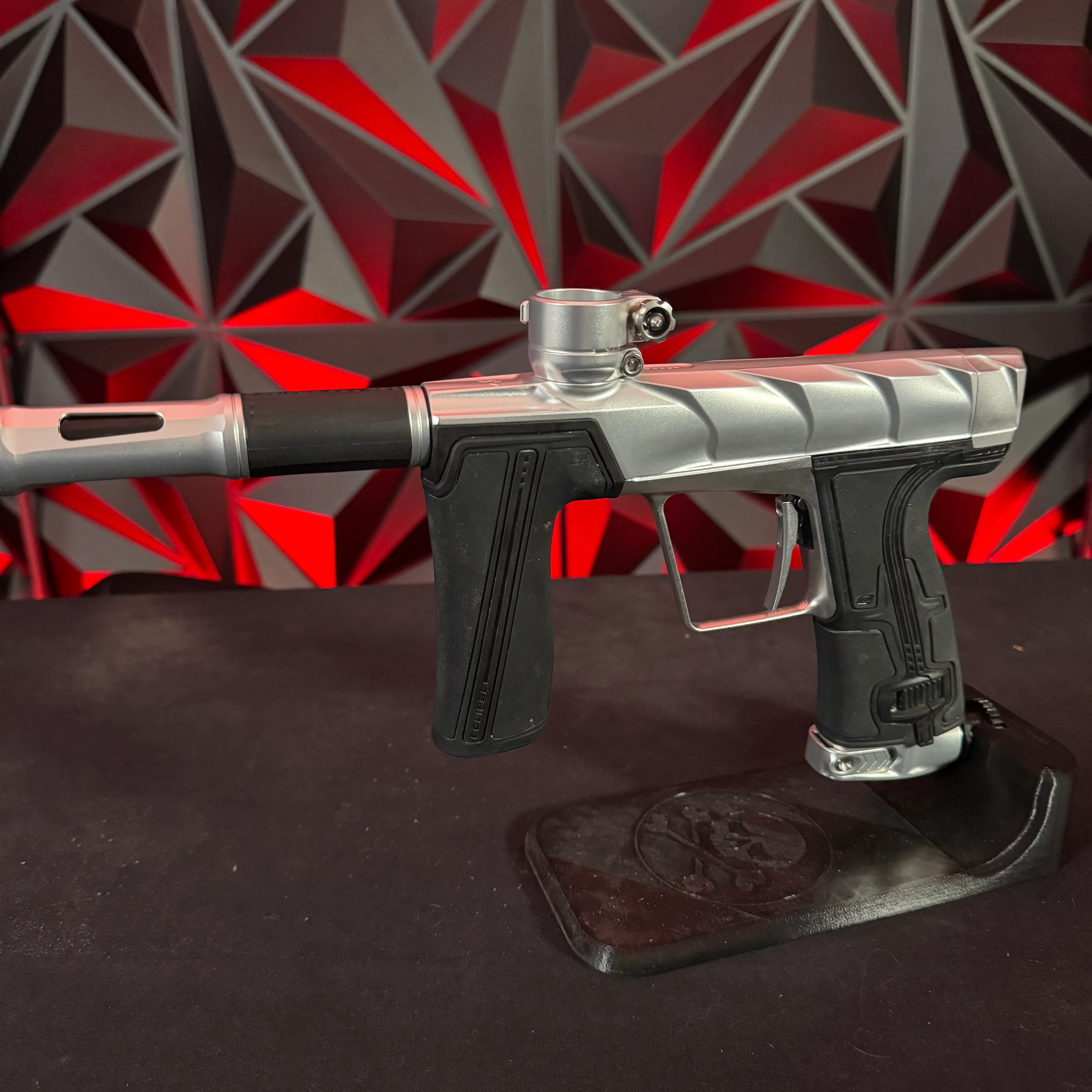 Used Planet Eclipse Project Scales Geo R5 Paintball Gun - Pure Silver - Image 5