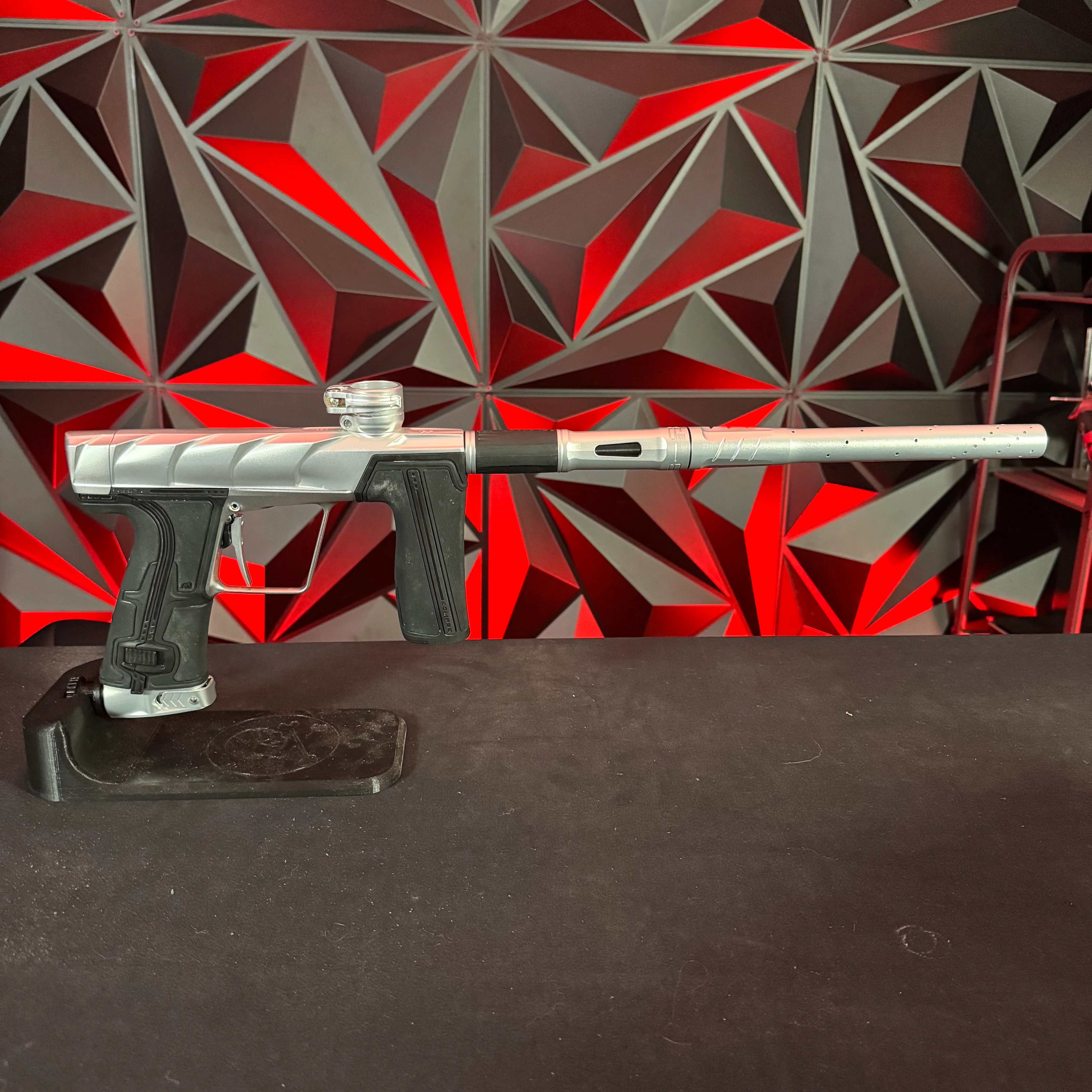 Used Planet Eclipse Project Scales Geo R5 Paintball Gun - Pure Silver - Image 6