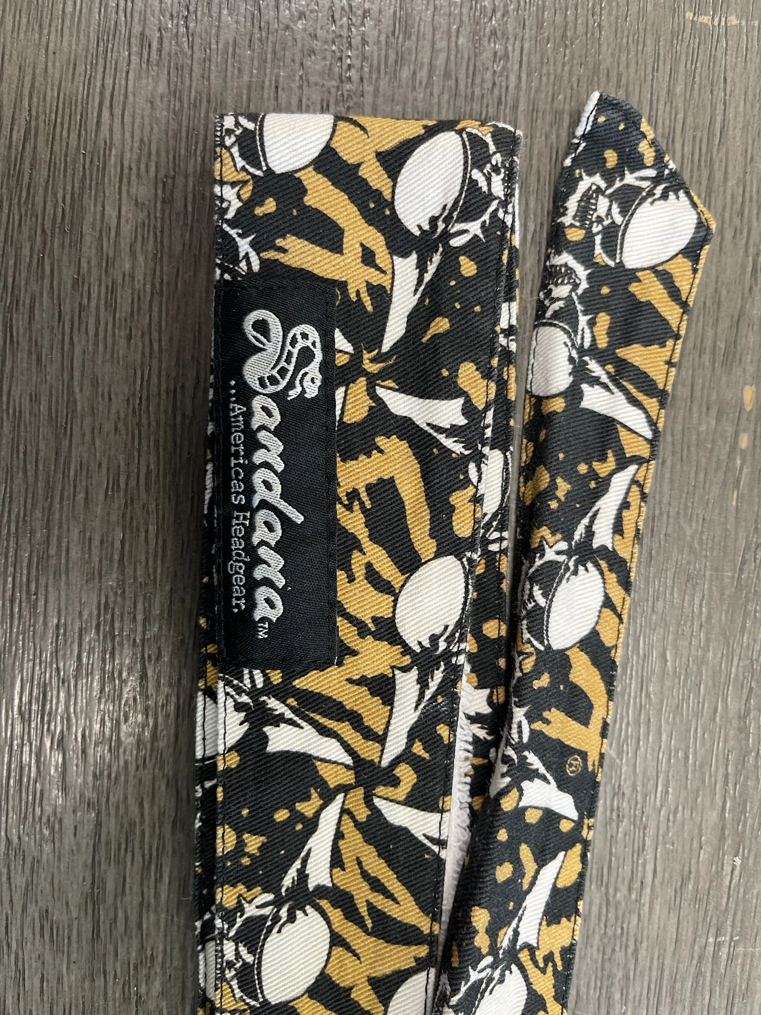 Used Sandana Limited Edition Archie Gold Flying Skulls Paintball Headband - Black/Gold - Image 2