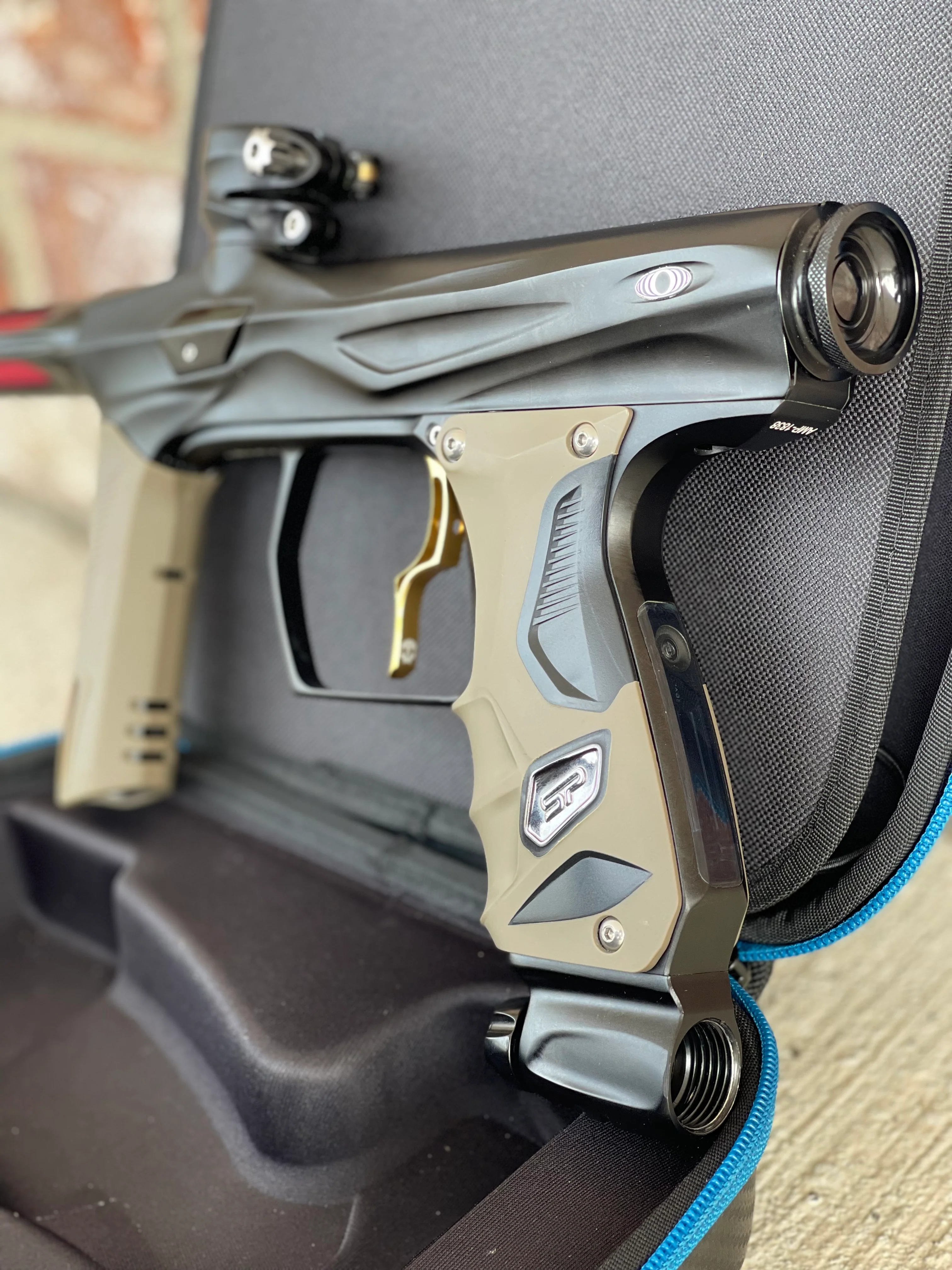Used Shocker Amp Paintball Gun - Black w/ Gold Infamous Deuce Trigger - Image 3
