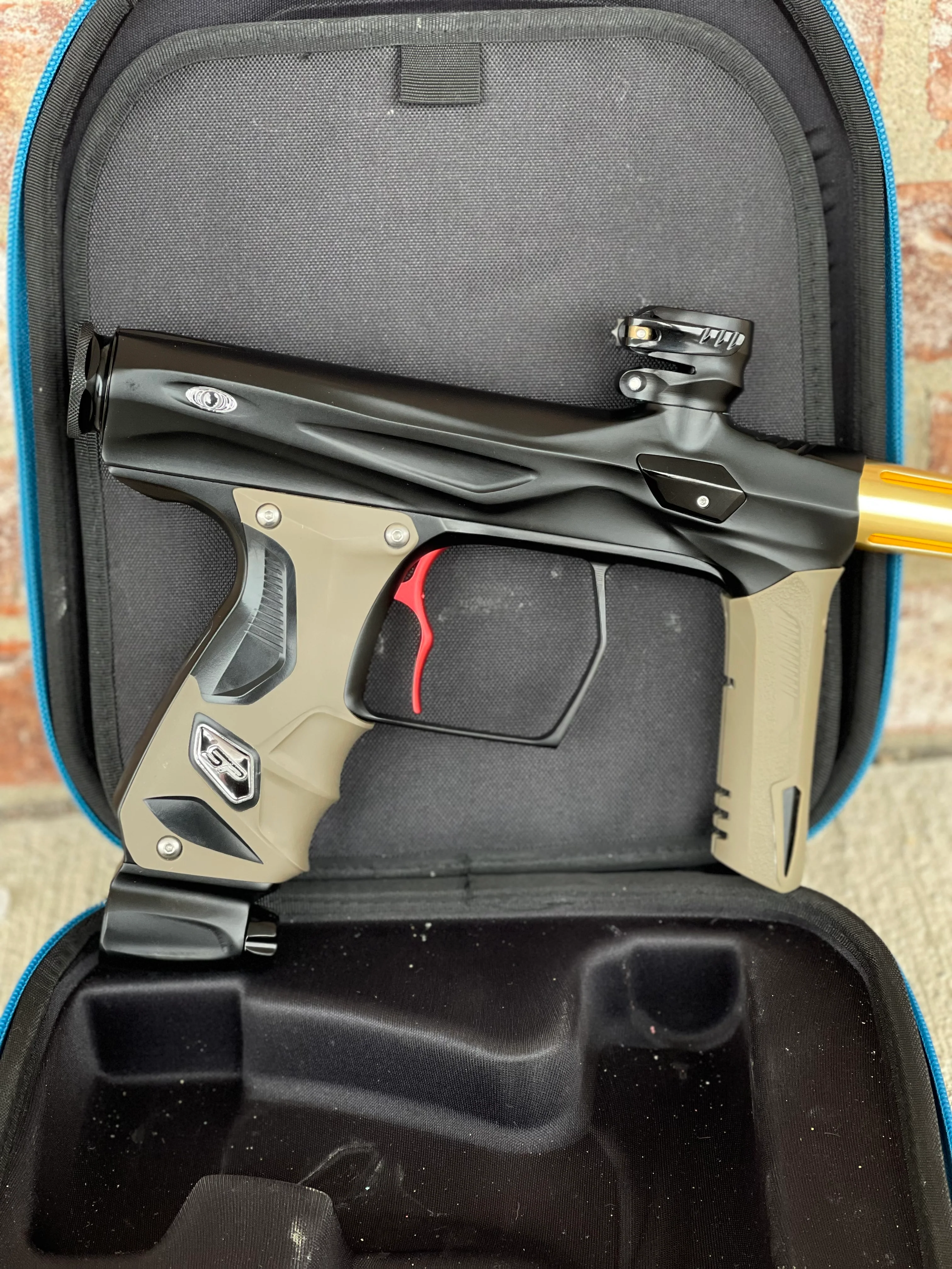 Used Shocker Amp Paintball Gun - Black w/ Red SSC Deuce Trigger and Infamous Red & Gold Silencio FXL Barrel - Image 5