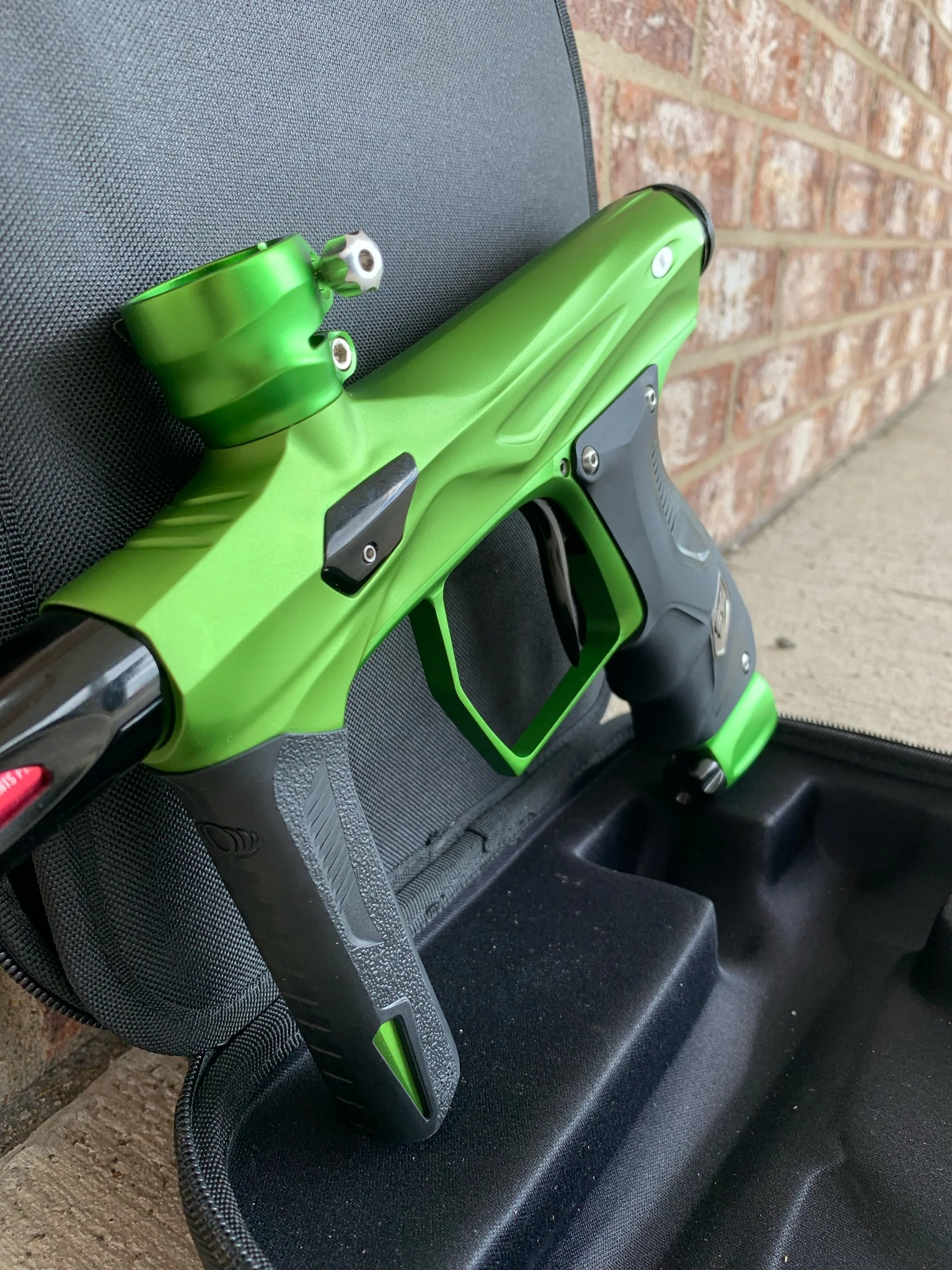 Used Shocker Amp Paintball Gun - Green / Black - Image 4