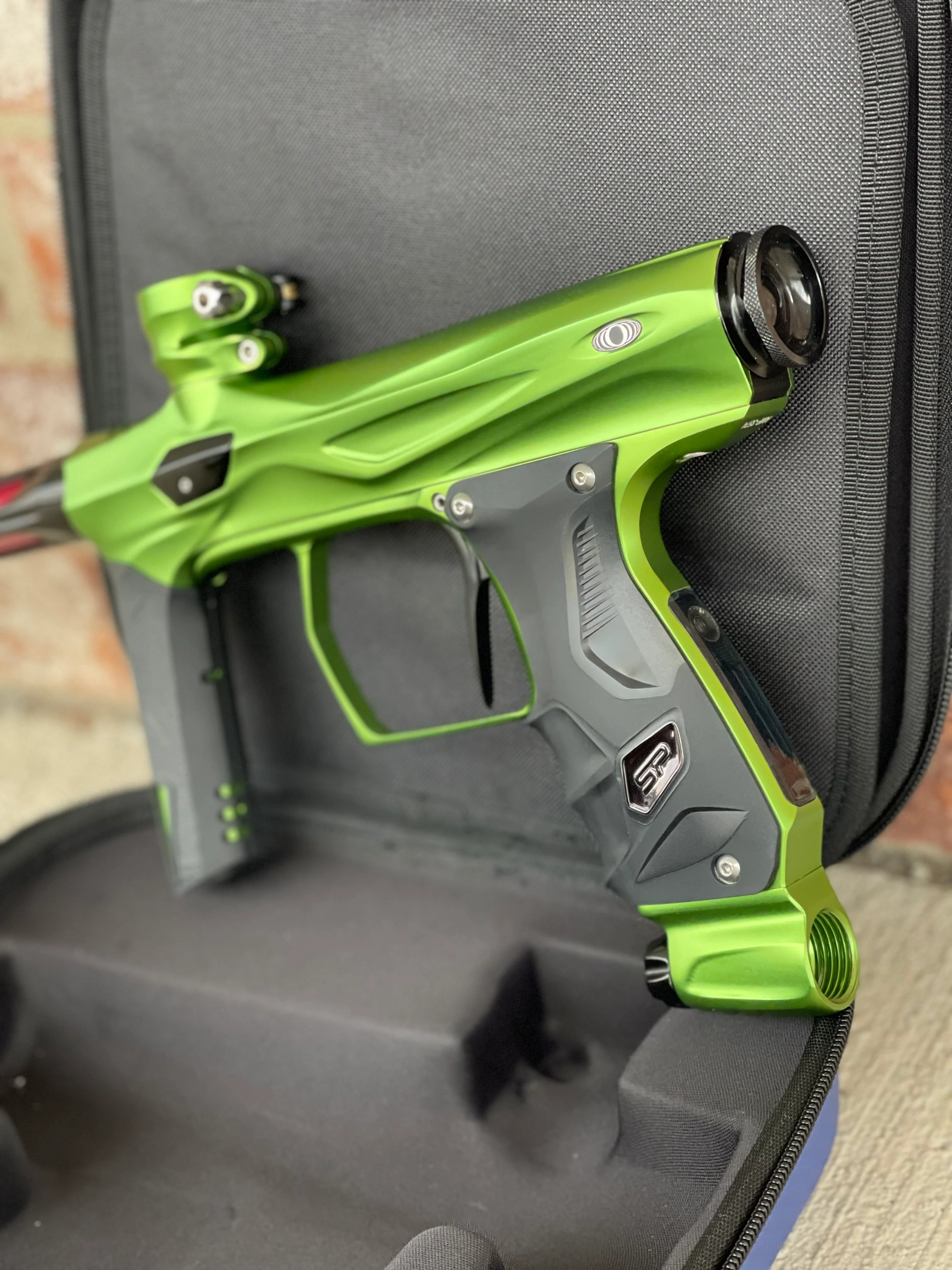 Used Shocker Amp Paintball Gun - Green/Black - Image 2