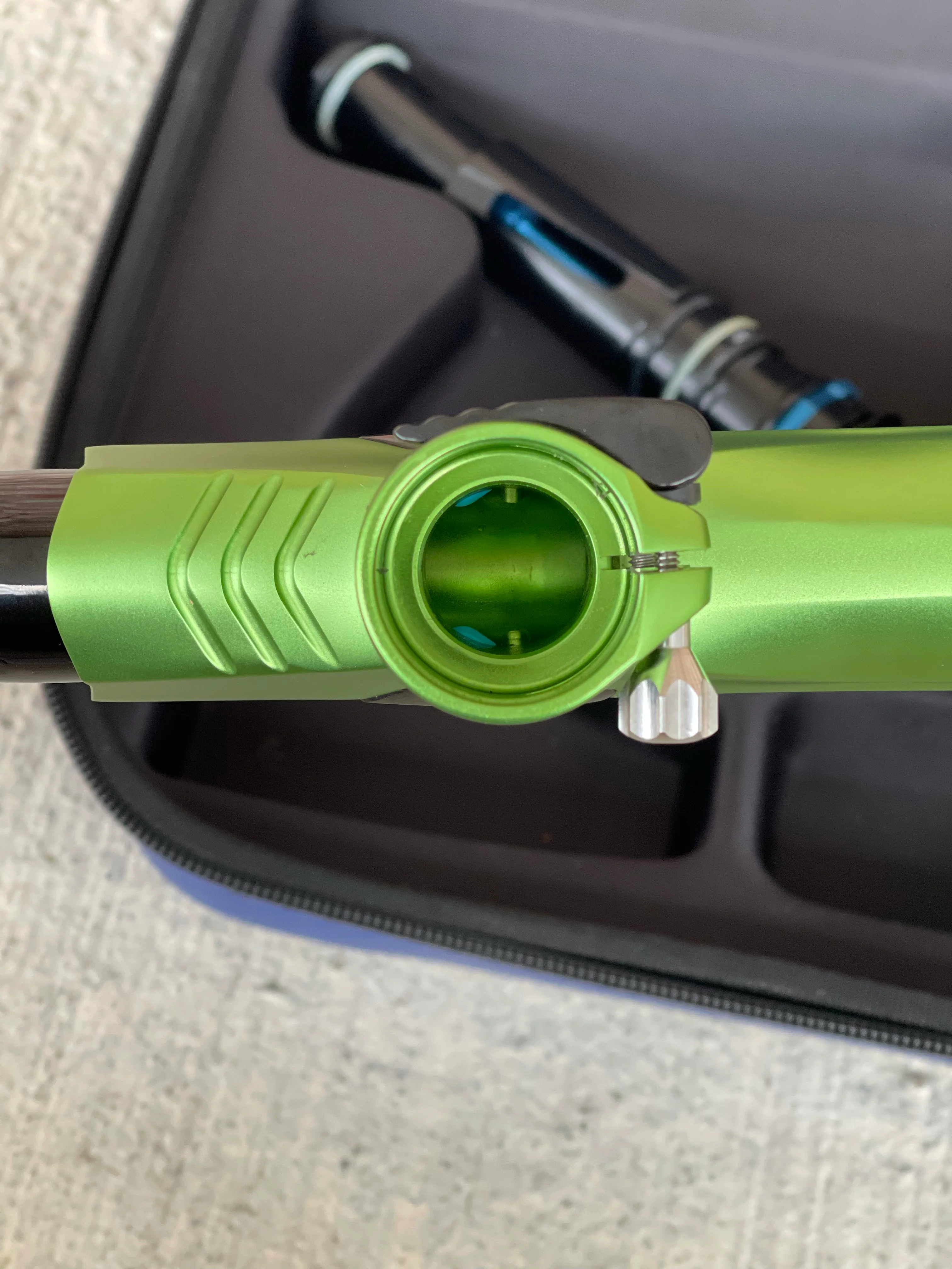 Used Shocker Amp Paintball Gun - Green/Black - Image 9