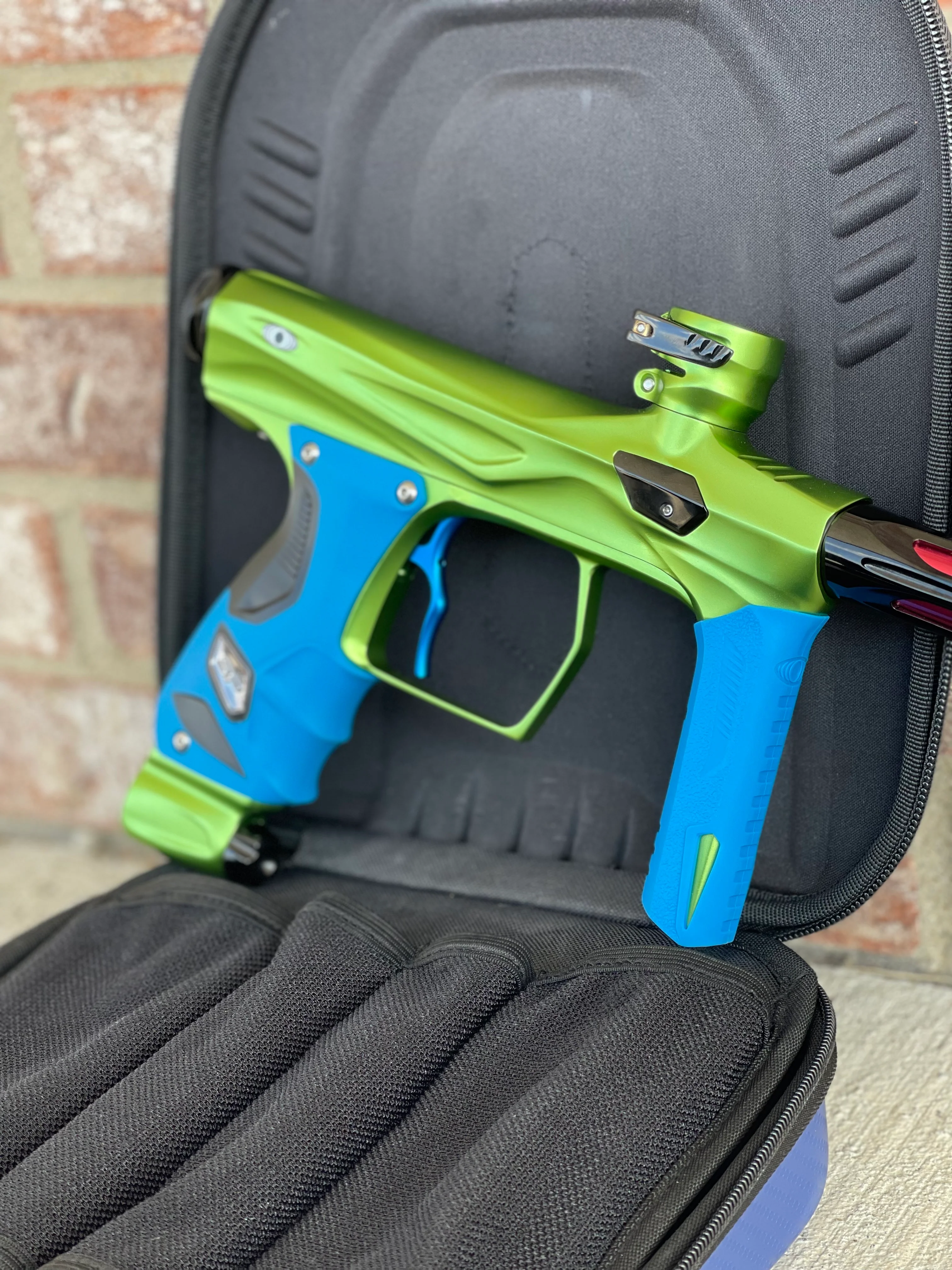 Used Shocker Amp Paintball Gun - Green/Black with Infamous Deuce Trigger and Blue Grips - Image 3