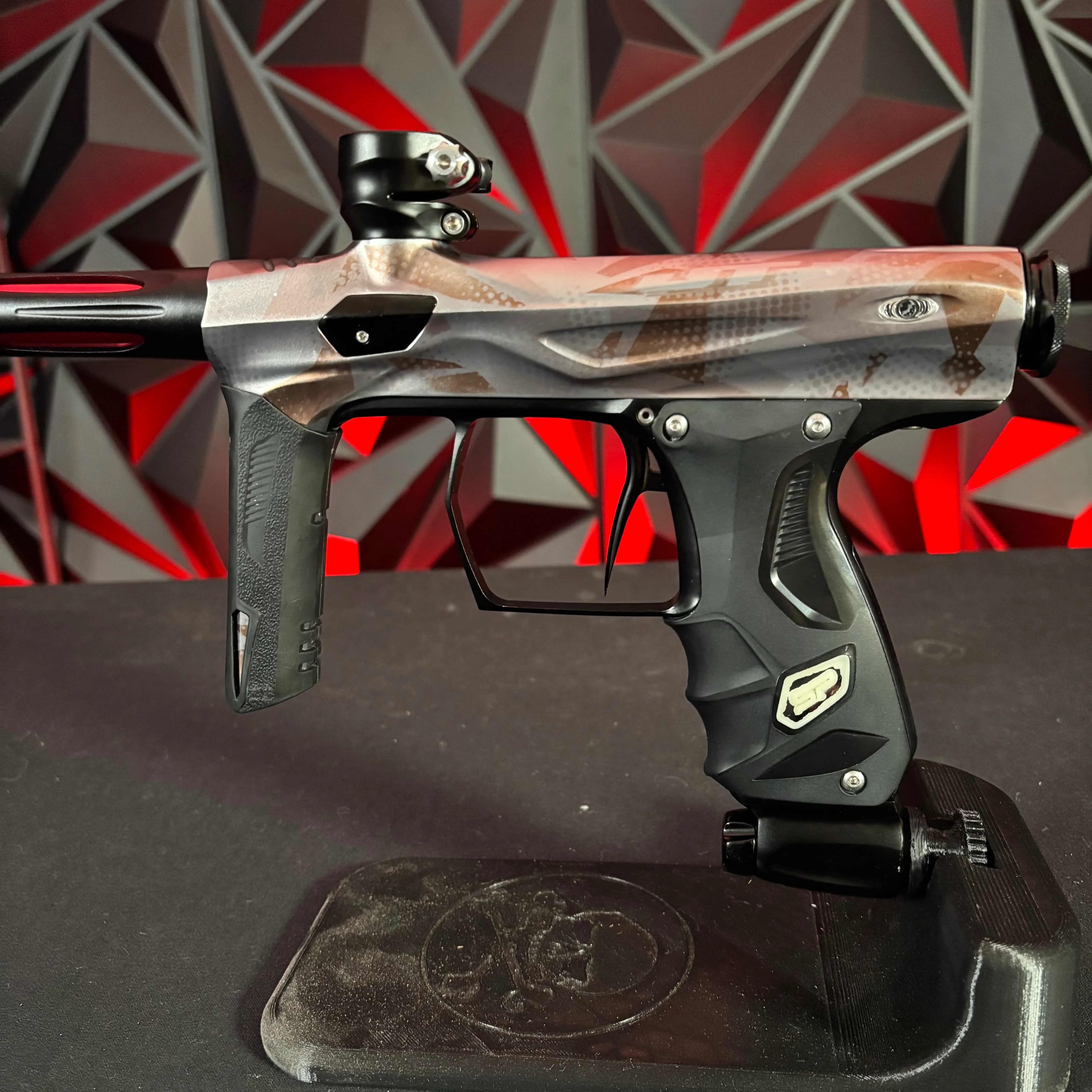 Used Shocker Amp Paintball Gun - JT Camo w/Black Parts - Image 3
