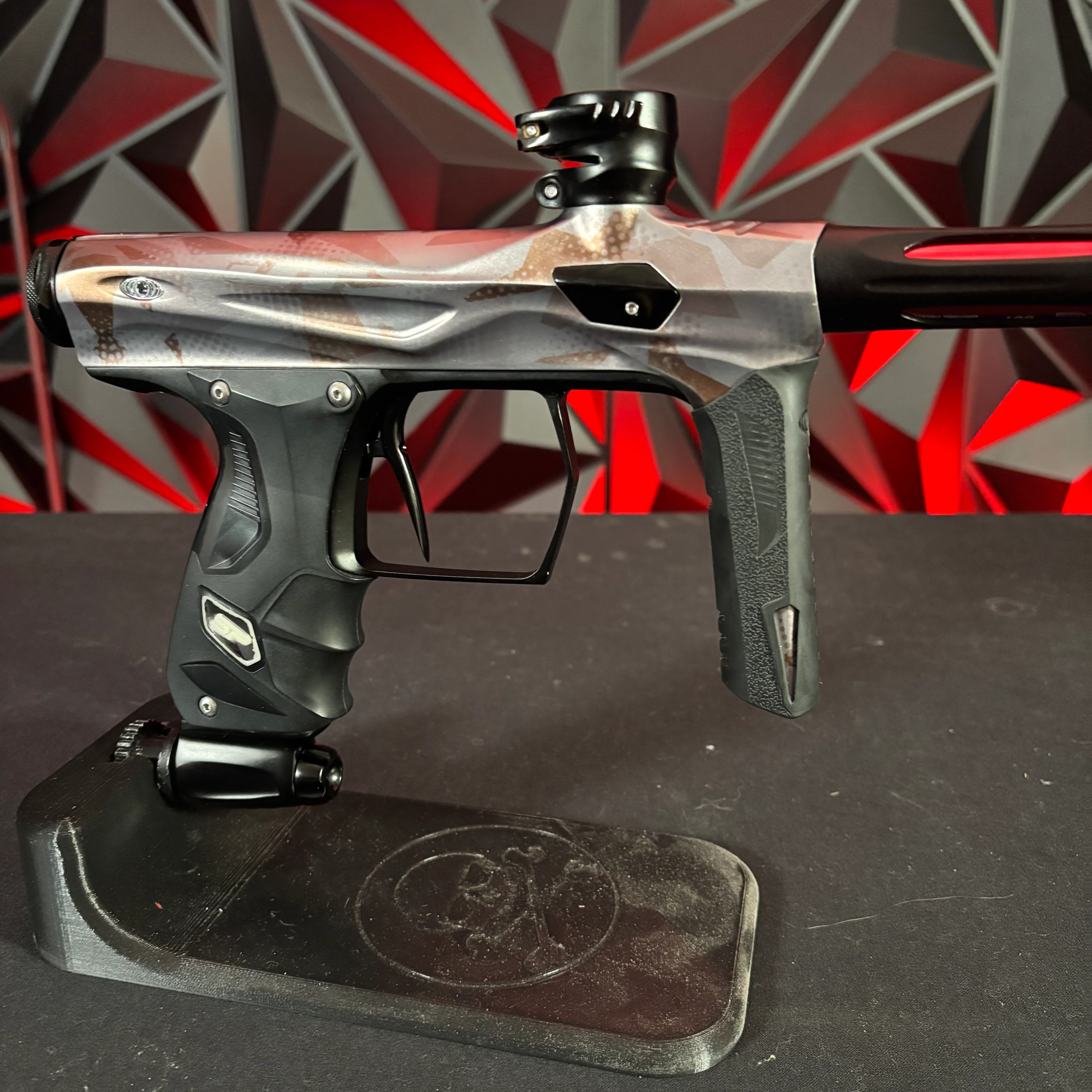 Used Shocker Amp Paintball Gun - JT Camo w/Black Parts - Image 4