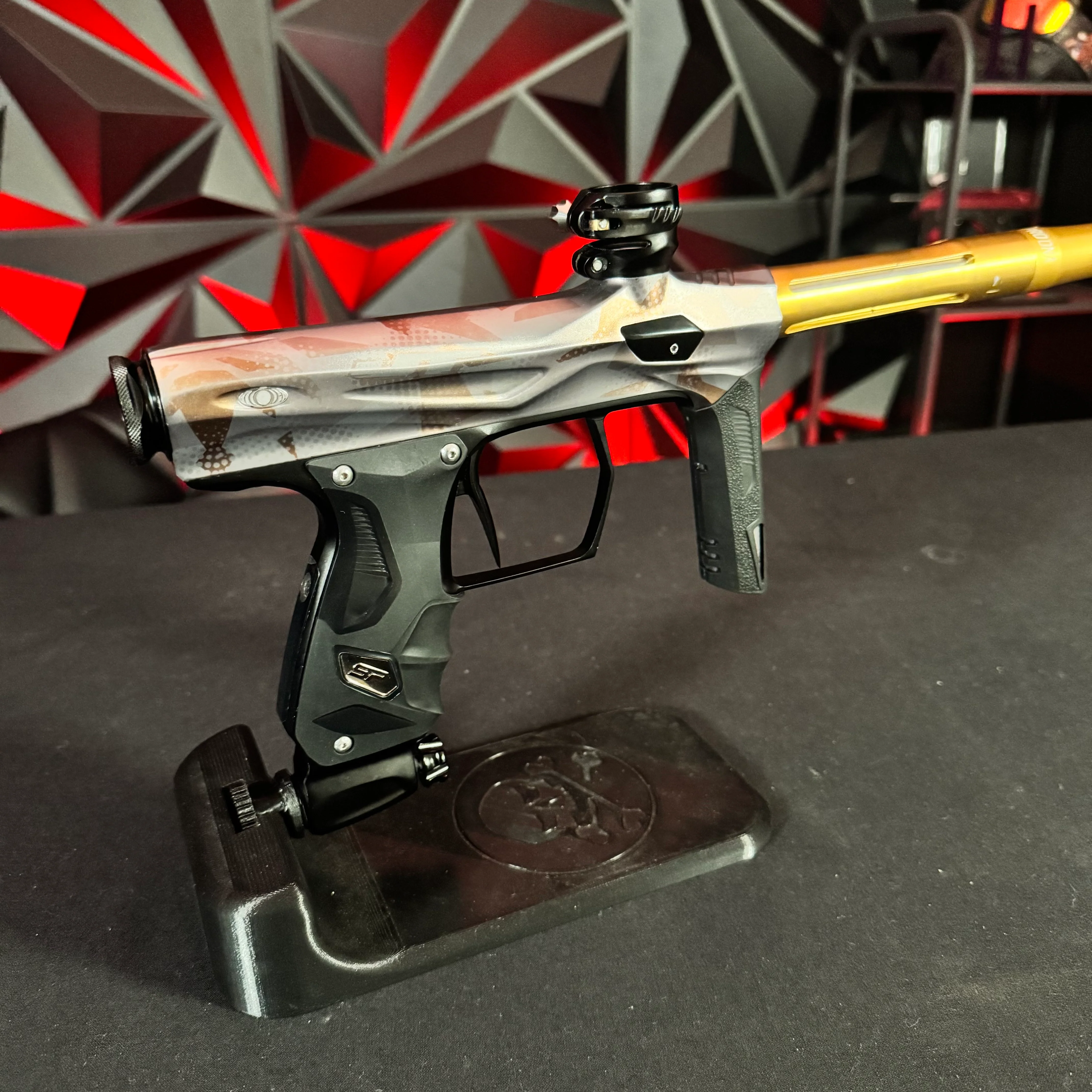 Used Shocker Amp Paintball Gun - JT Camo w/Black Parts & Polished Gold Infamous FXL Barrel - Image 2