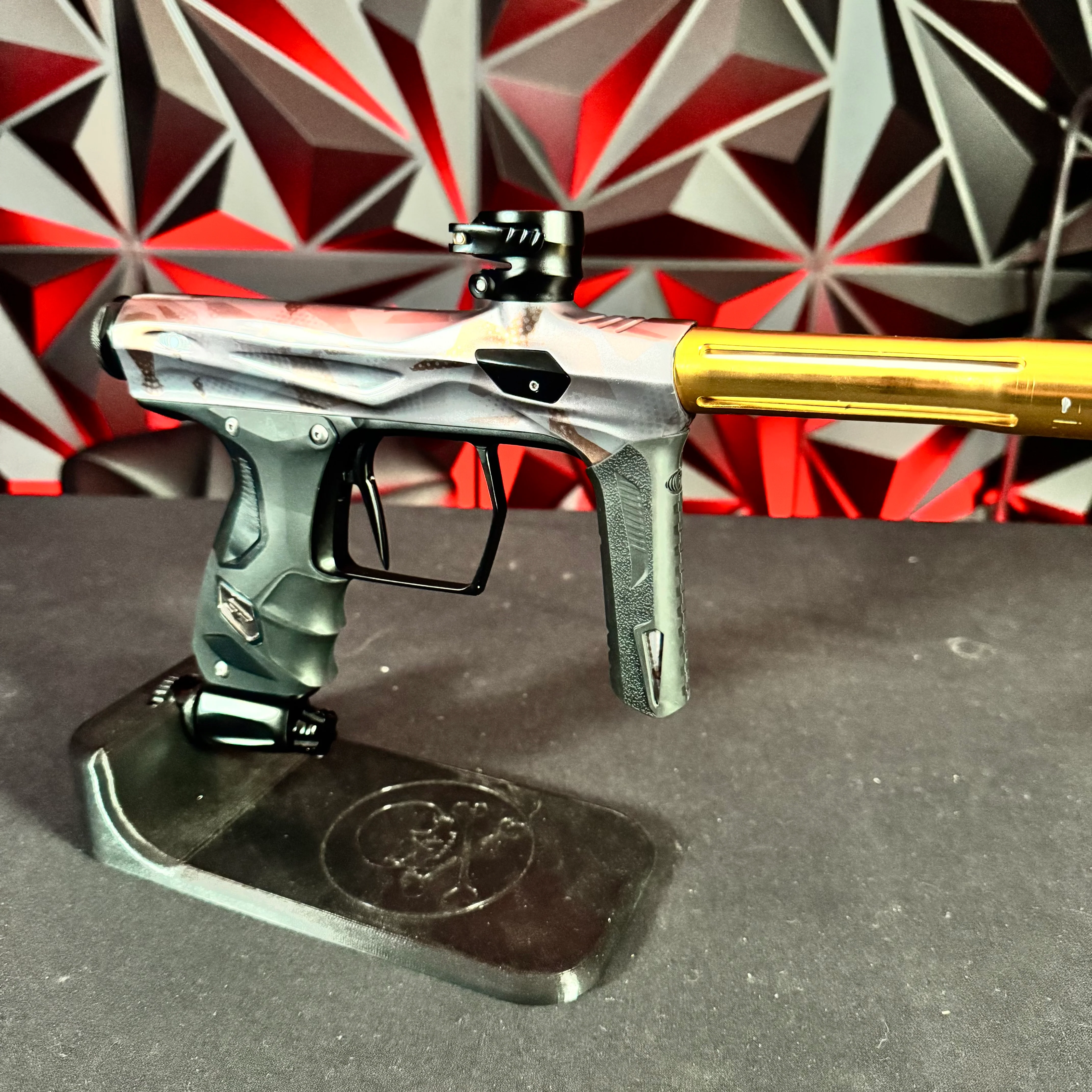 Used Shocker Amp Paintball Gun - JT Camo w/Black Parts & Polished Gold Infamous FXL Barrel - Image 4