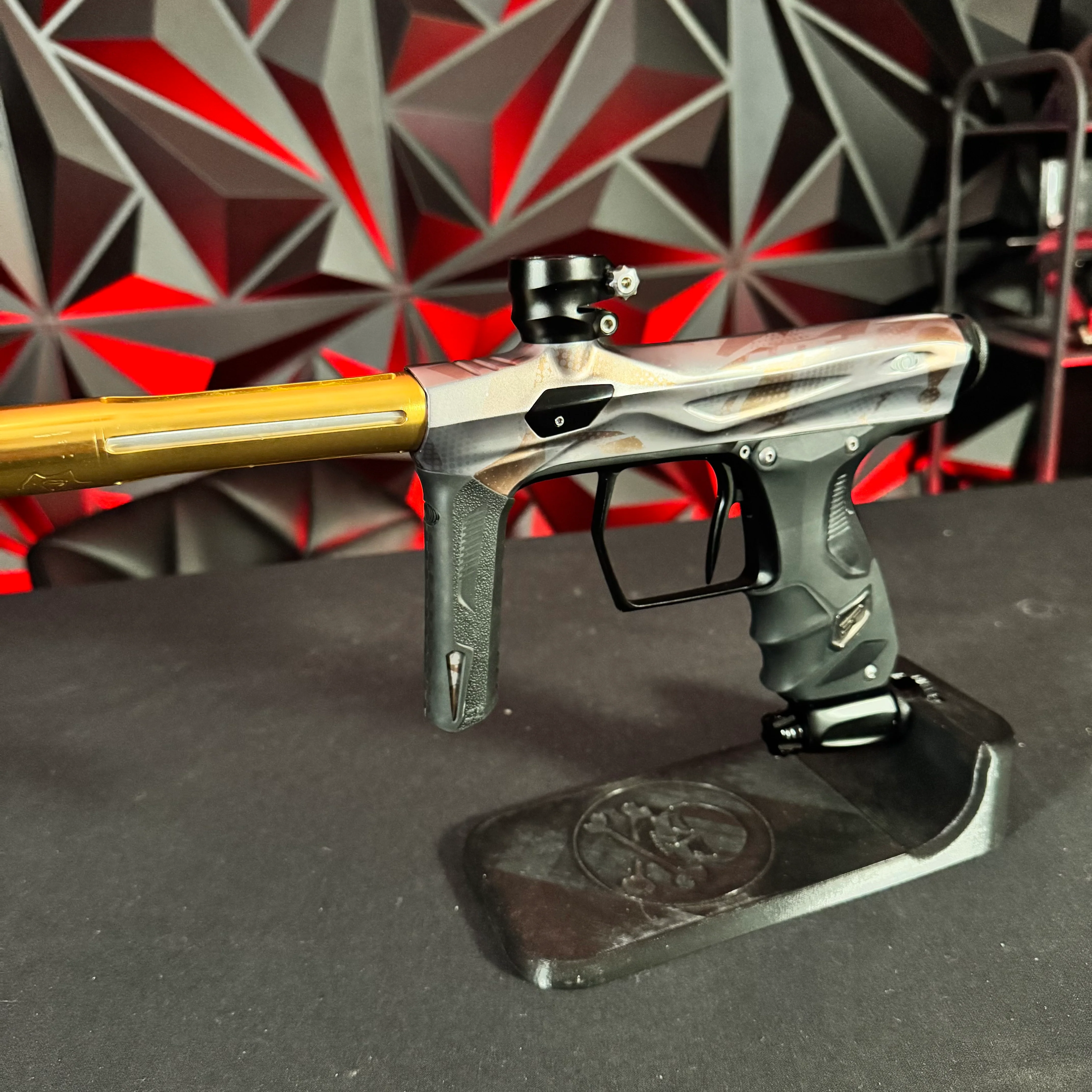 Used Shocker Amp Paintball Gun - JT Camo w/Black Parts & Polished Gold Infamous FXL Barrel - Image 5