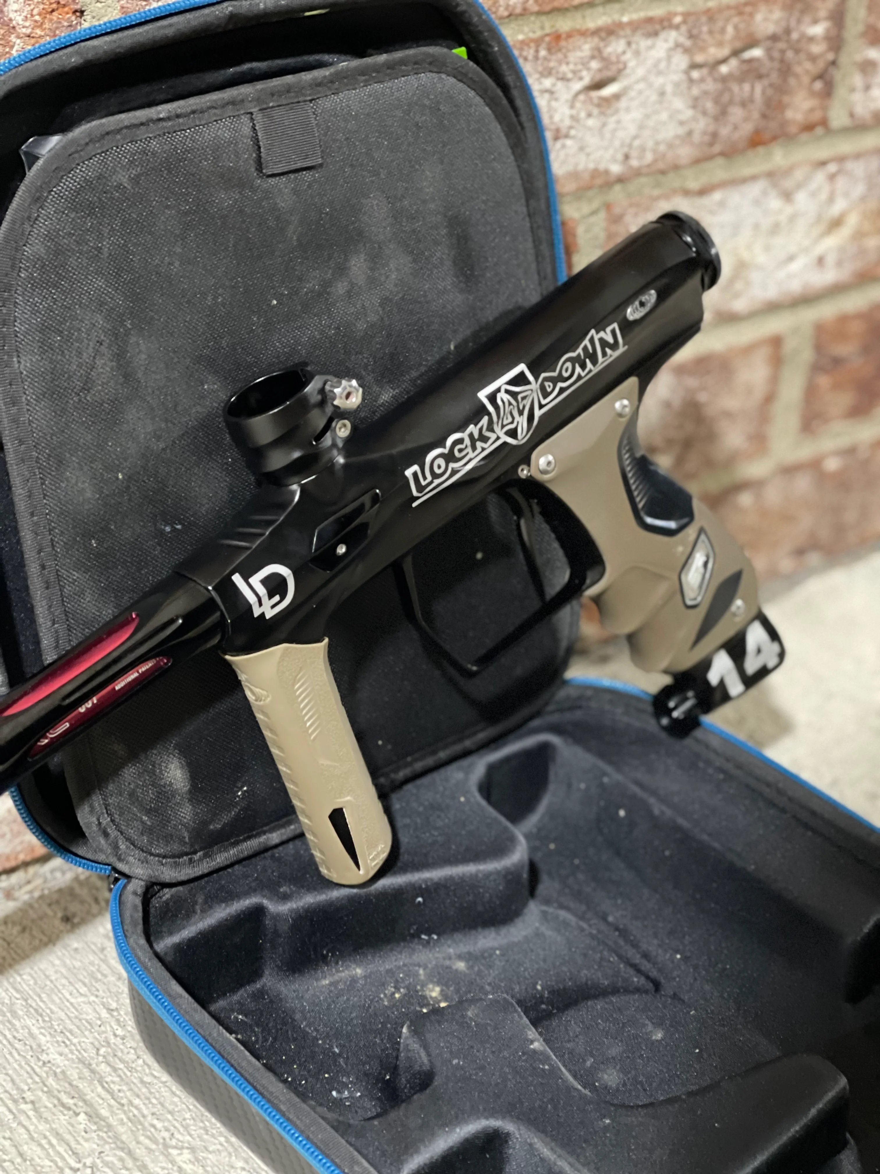 Used Shocker Amp Paintball Gun - LE Black Lockdown Team Edition #14 w/ Tan Grips - Image 4
