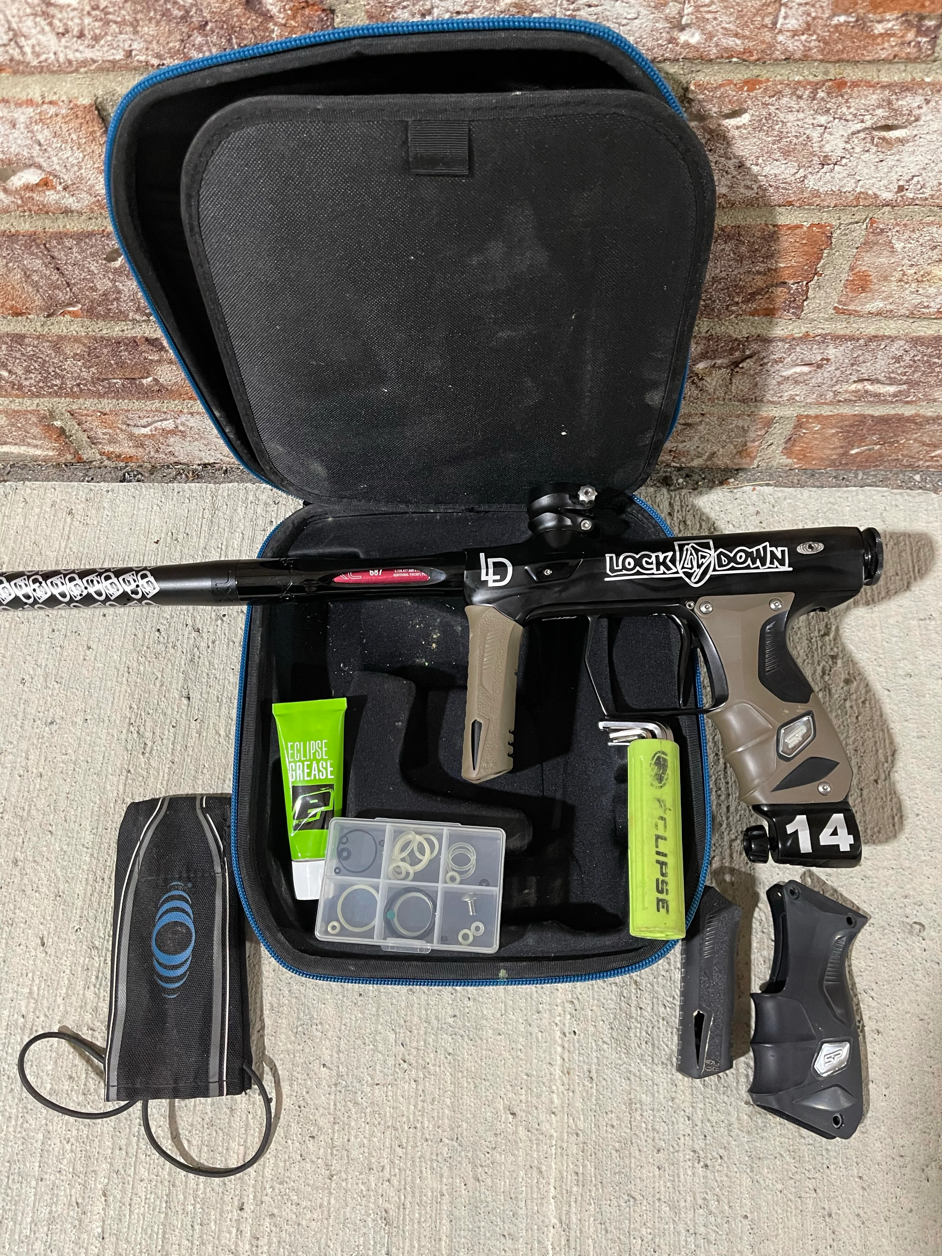 Used Shocker Amp Paintball Gun - LE Black Lockdown Team Edition #14 w/ Tan Grips - Image 5