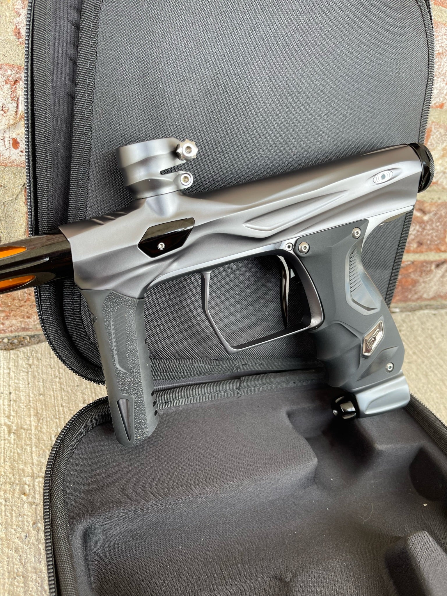 Used Shocker Amp Paintball Gun - Pewter w/ Gloss Black ACP Tip - Image 4