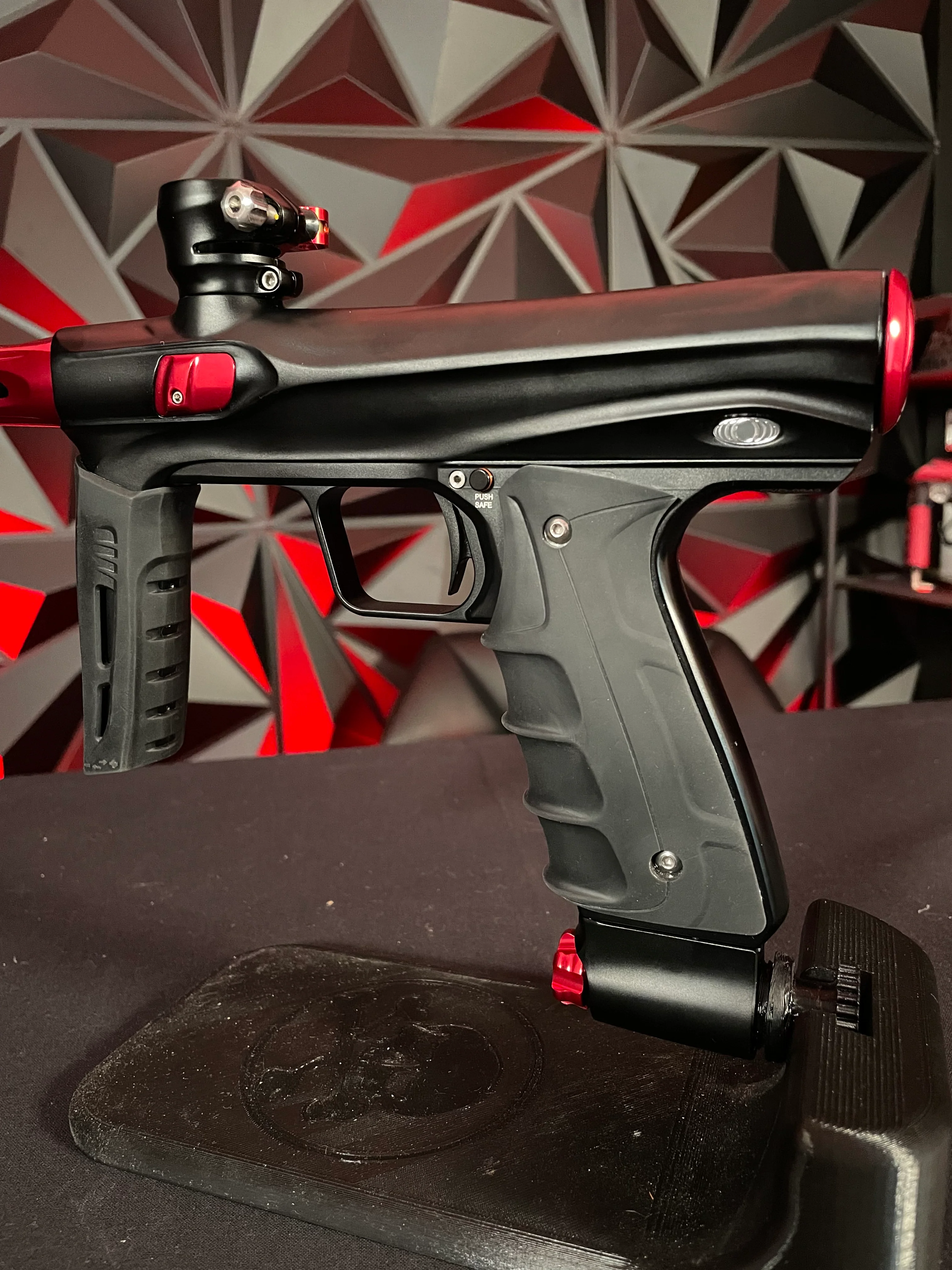 Used Shocker CVO Paintball Gun - Dust Black/Polished Red - Image 2