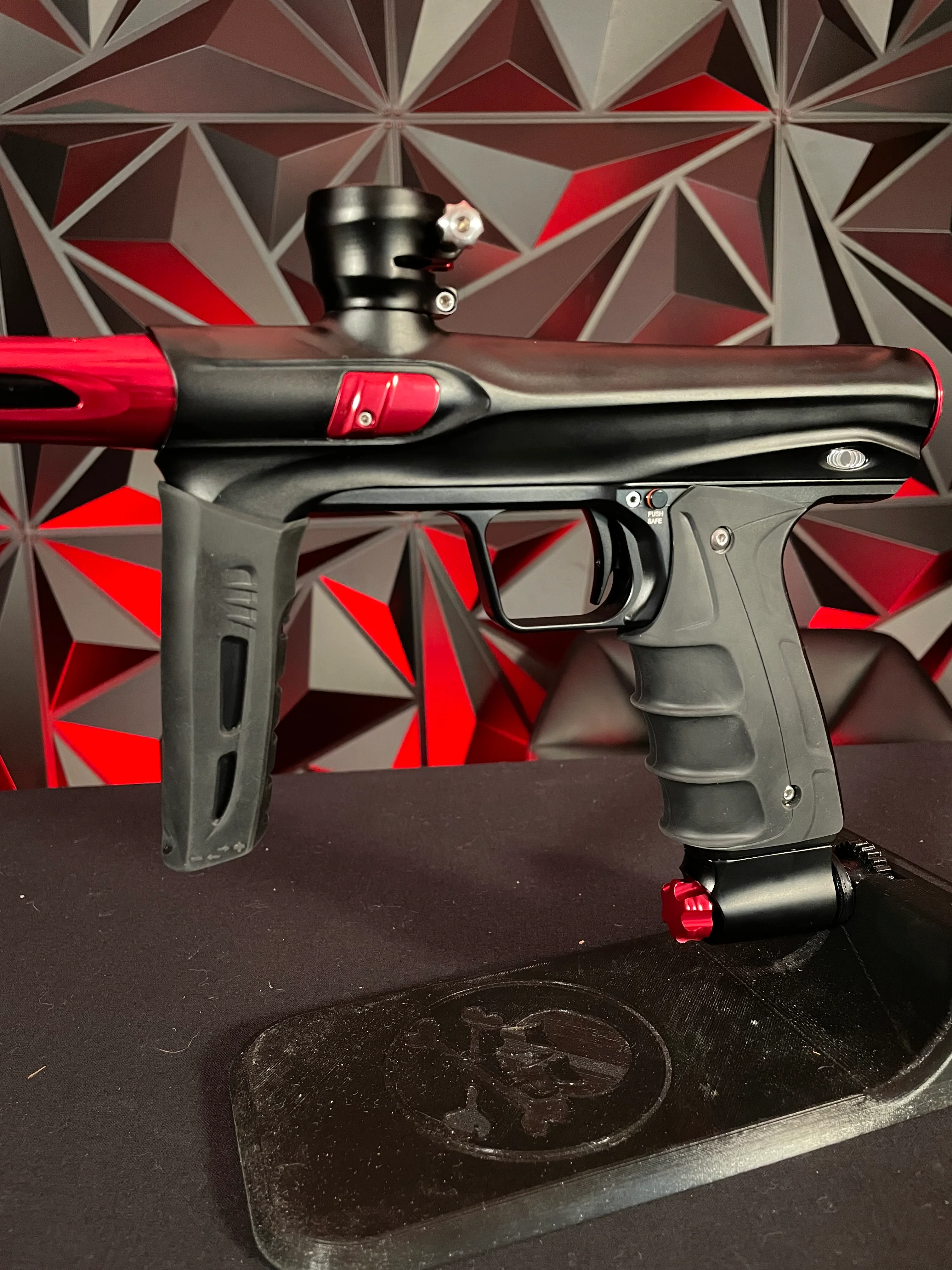 Used Shocker CVO Paintball Gun - Dust Black/Polished Red - Image 4